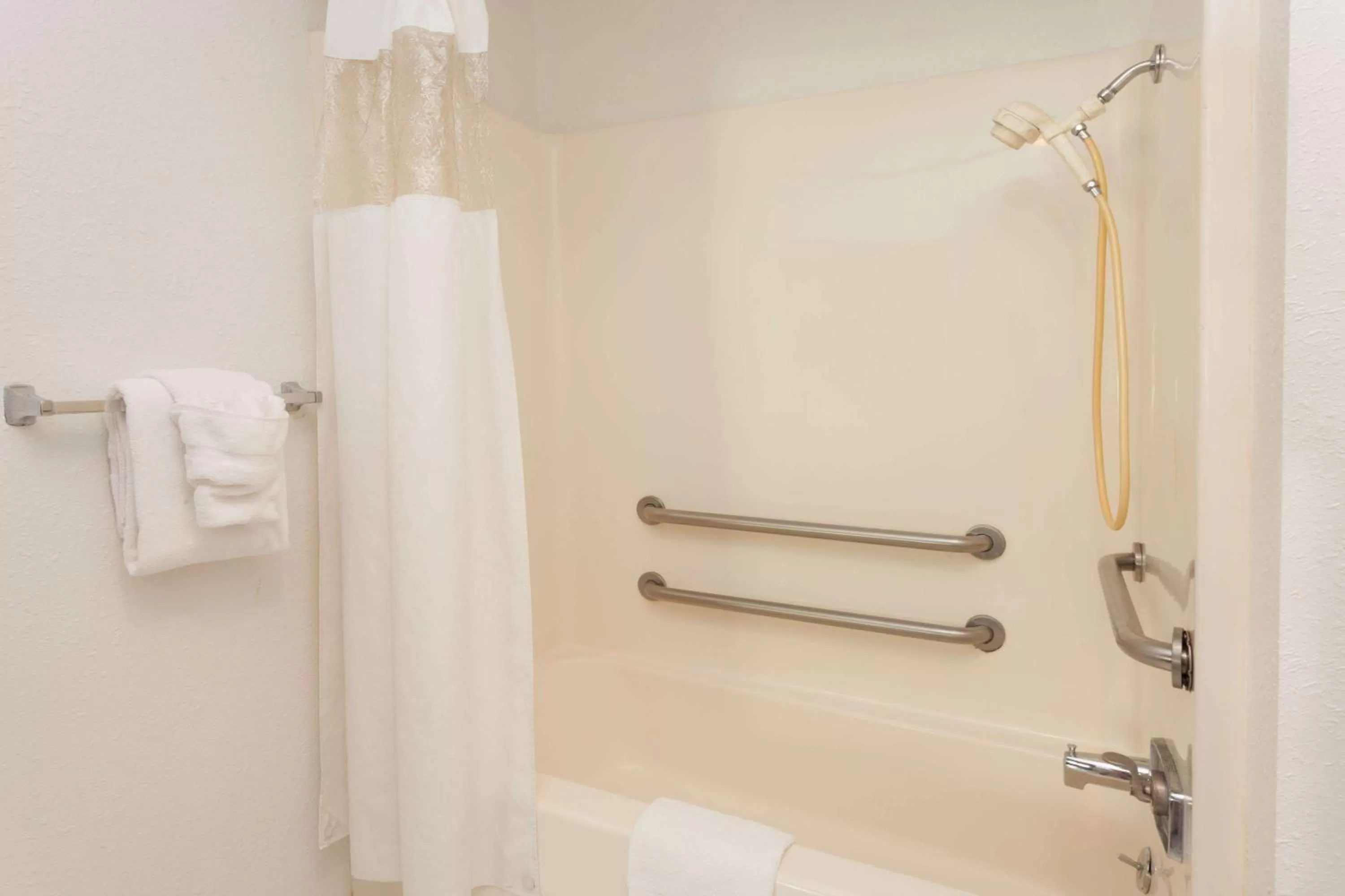 Bathroom in Baymont by Wyndham Chicago/Alsip