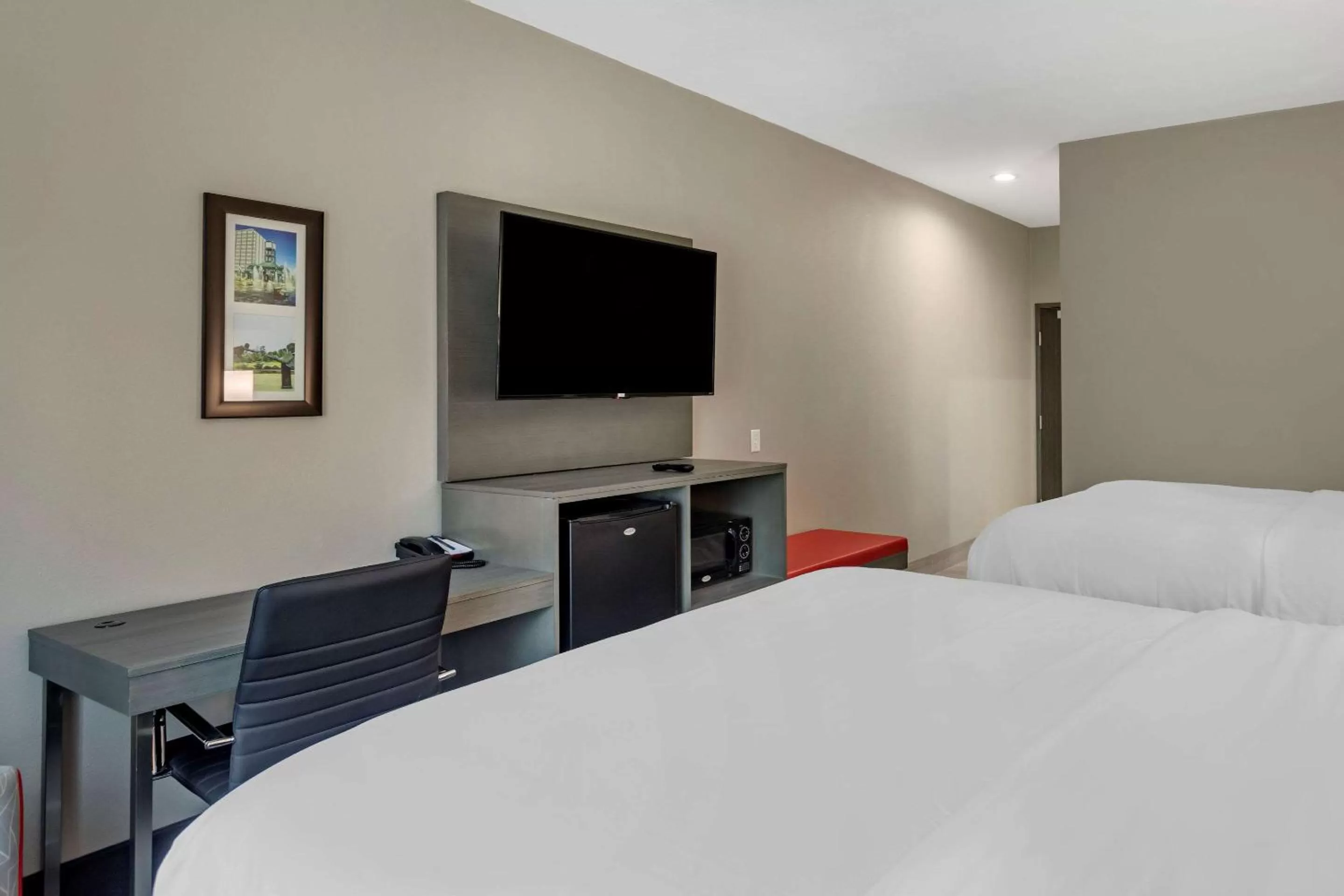 TV and multimedia, Bed in Comfort Inn & Suites