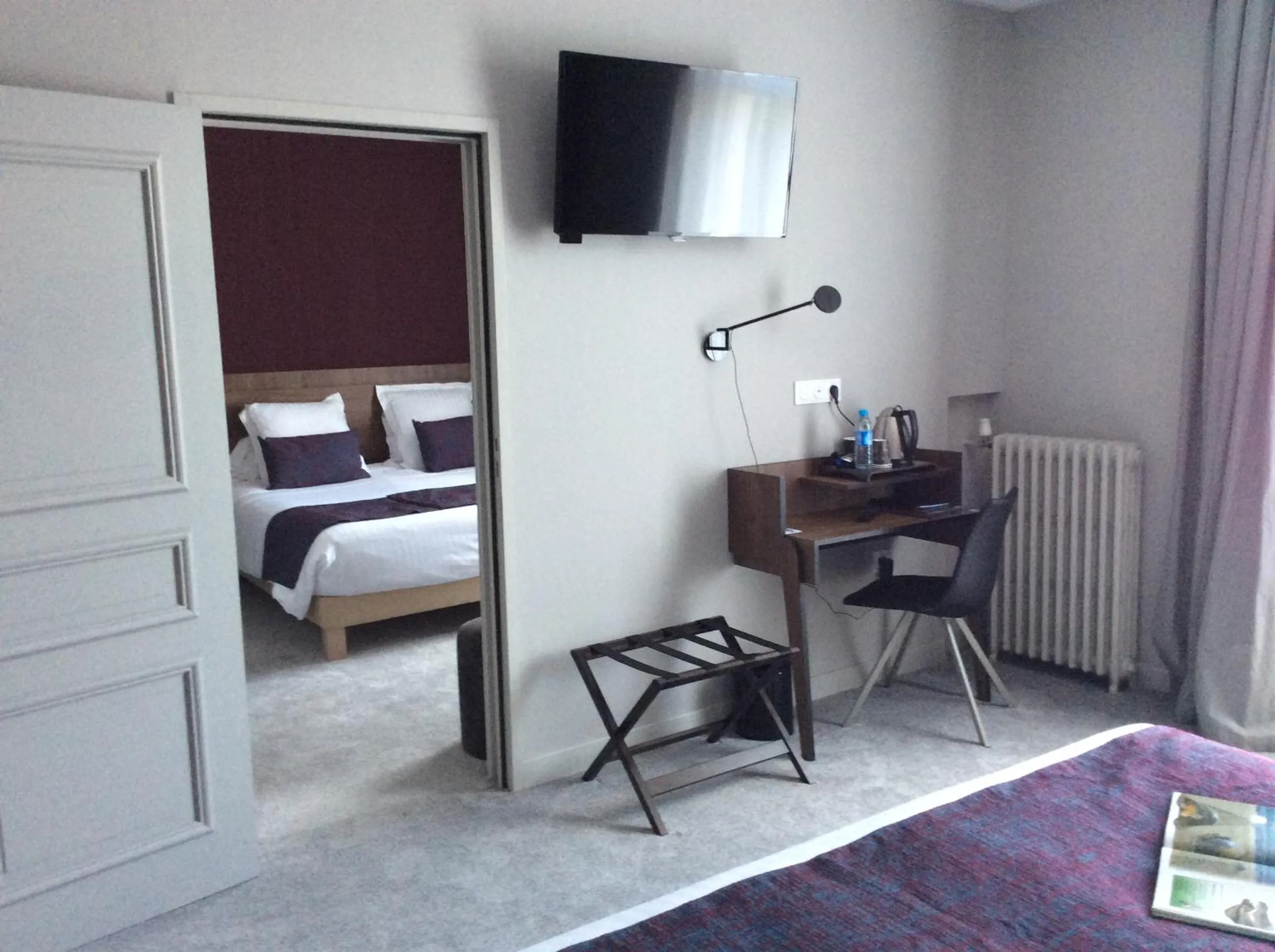 Bed in Best Western Le Duguesclin Hôtel-Restaurant