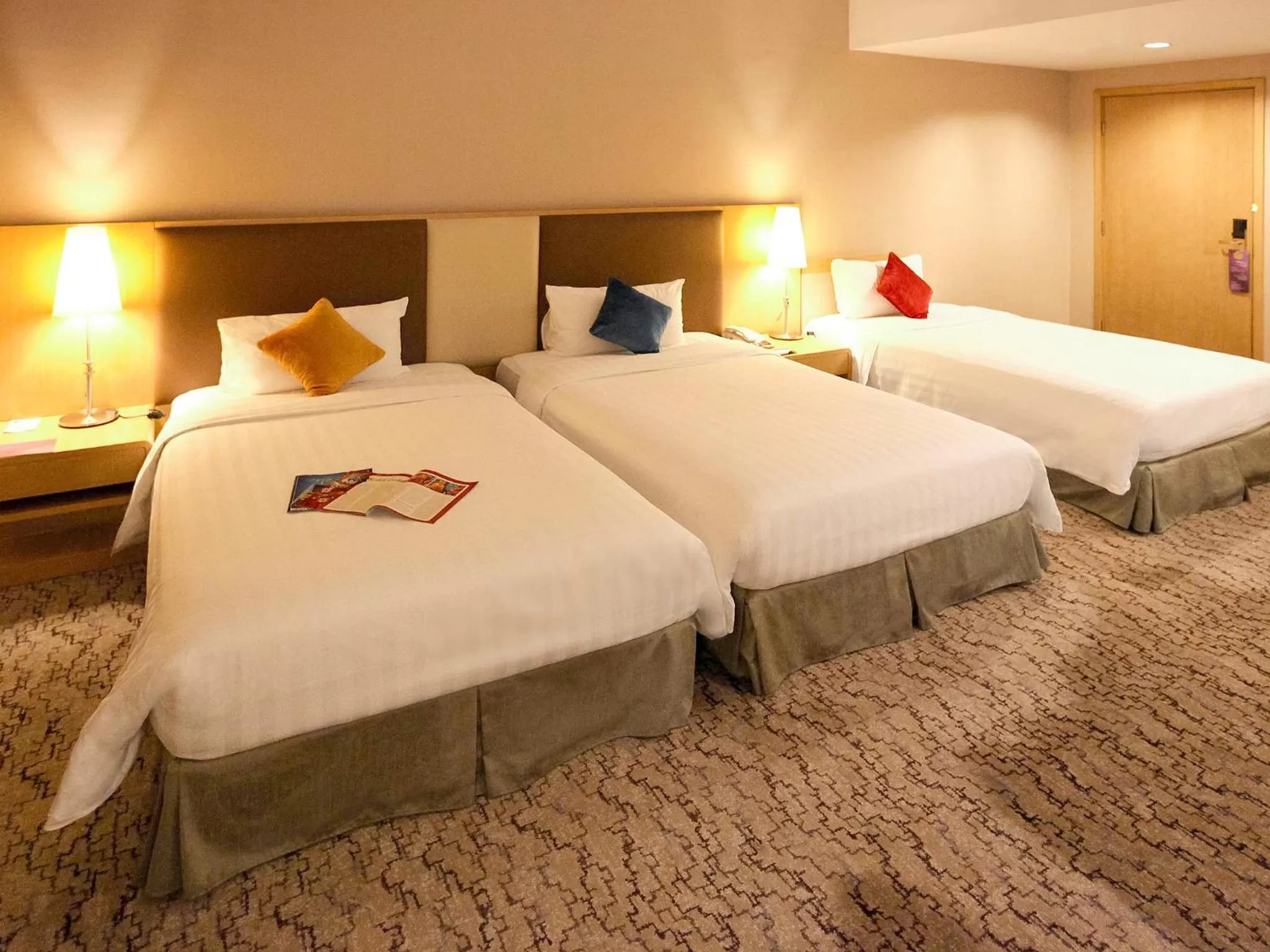 Property building, Bed in Beijing XinQiao Hotel