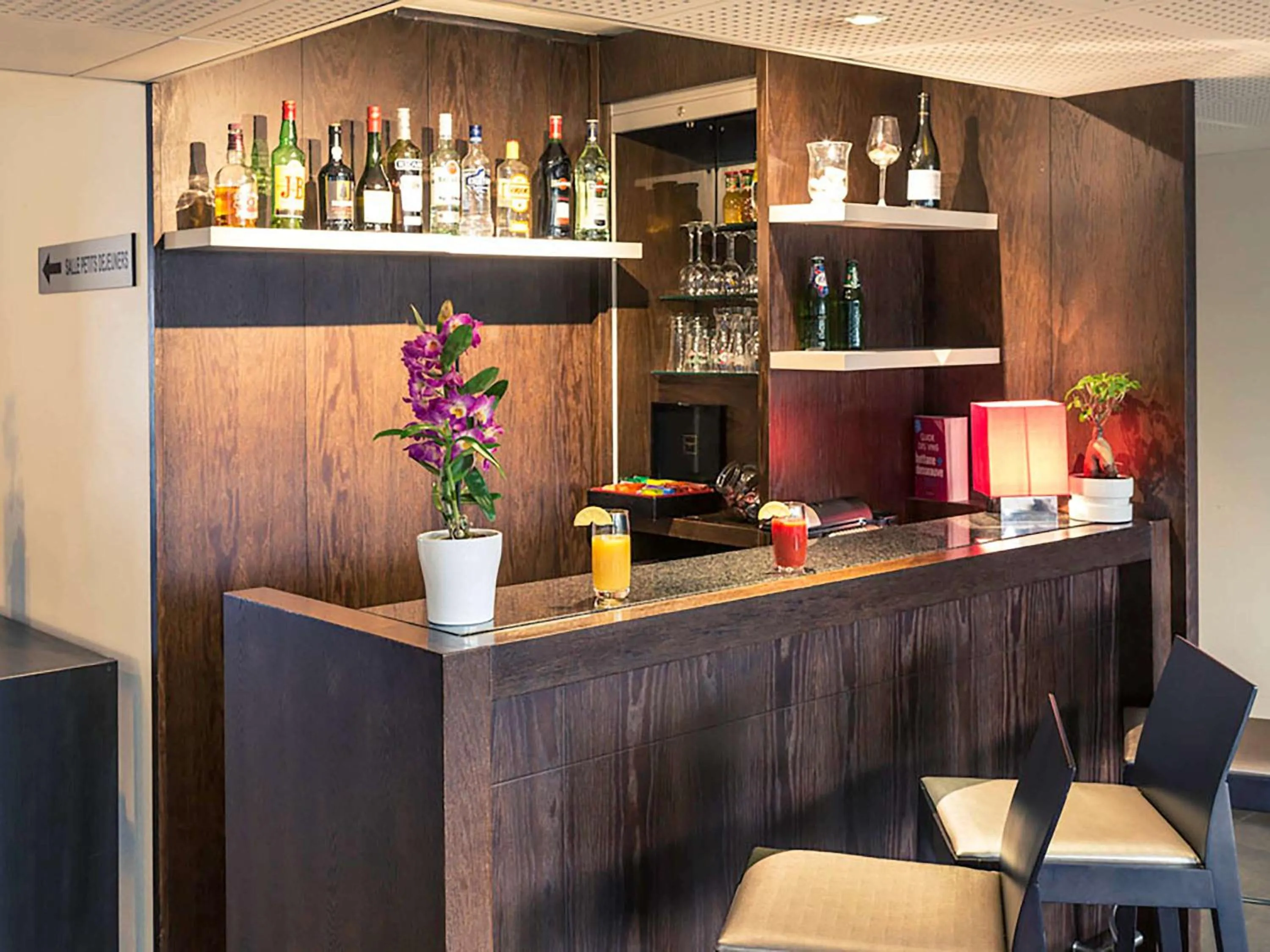 Lounge or bar in Hotel Mercure Rennes Cesson