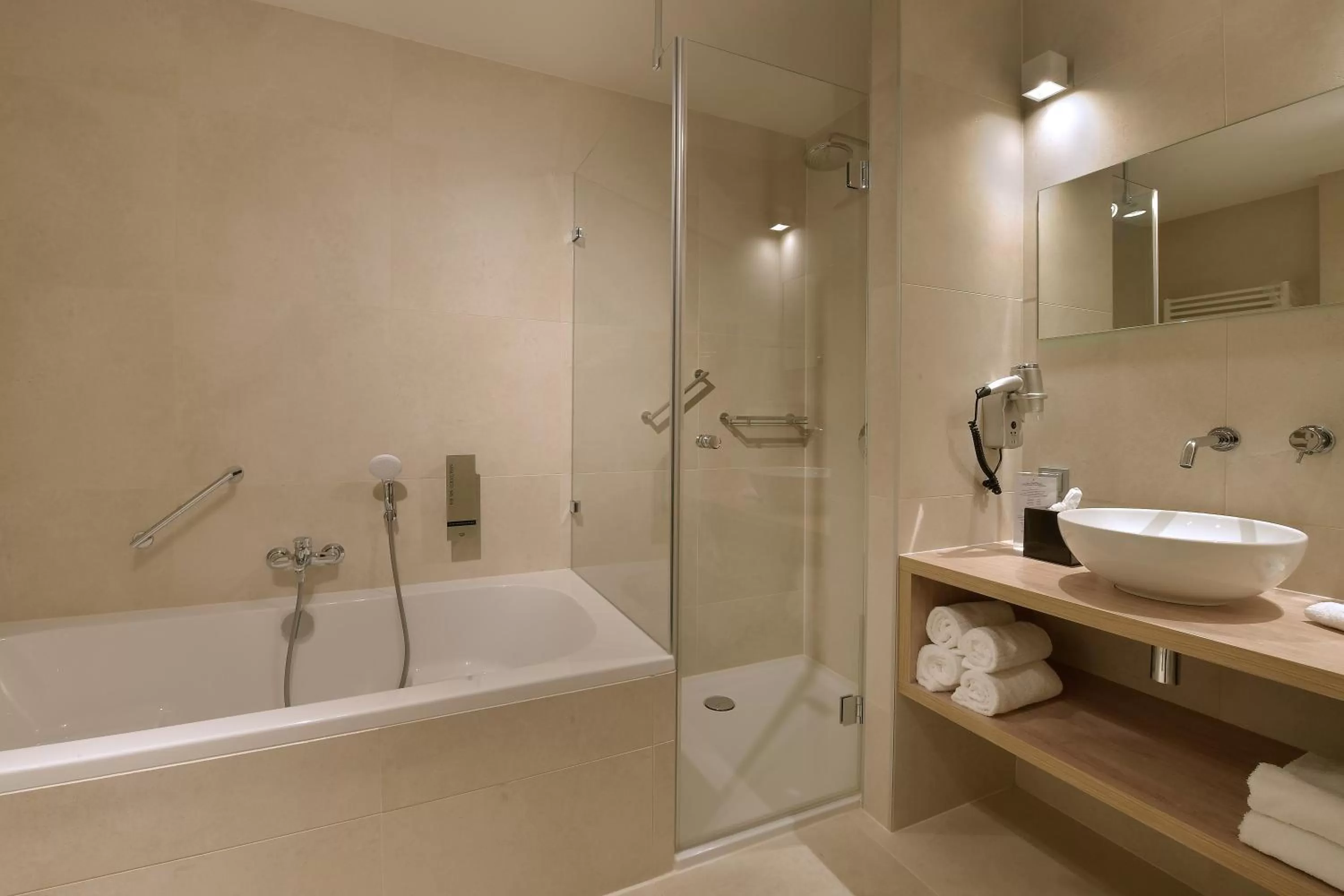 Shower in Van der Valk Hotel Groningen-Westerbroek