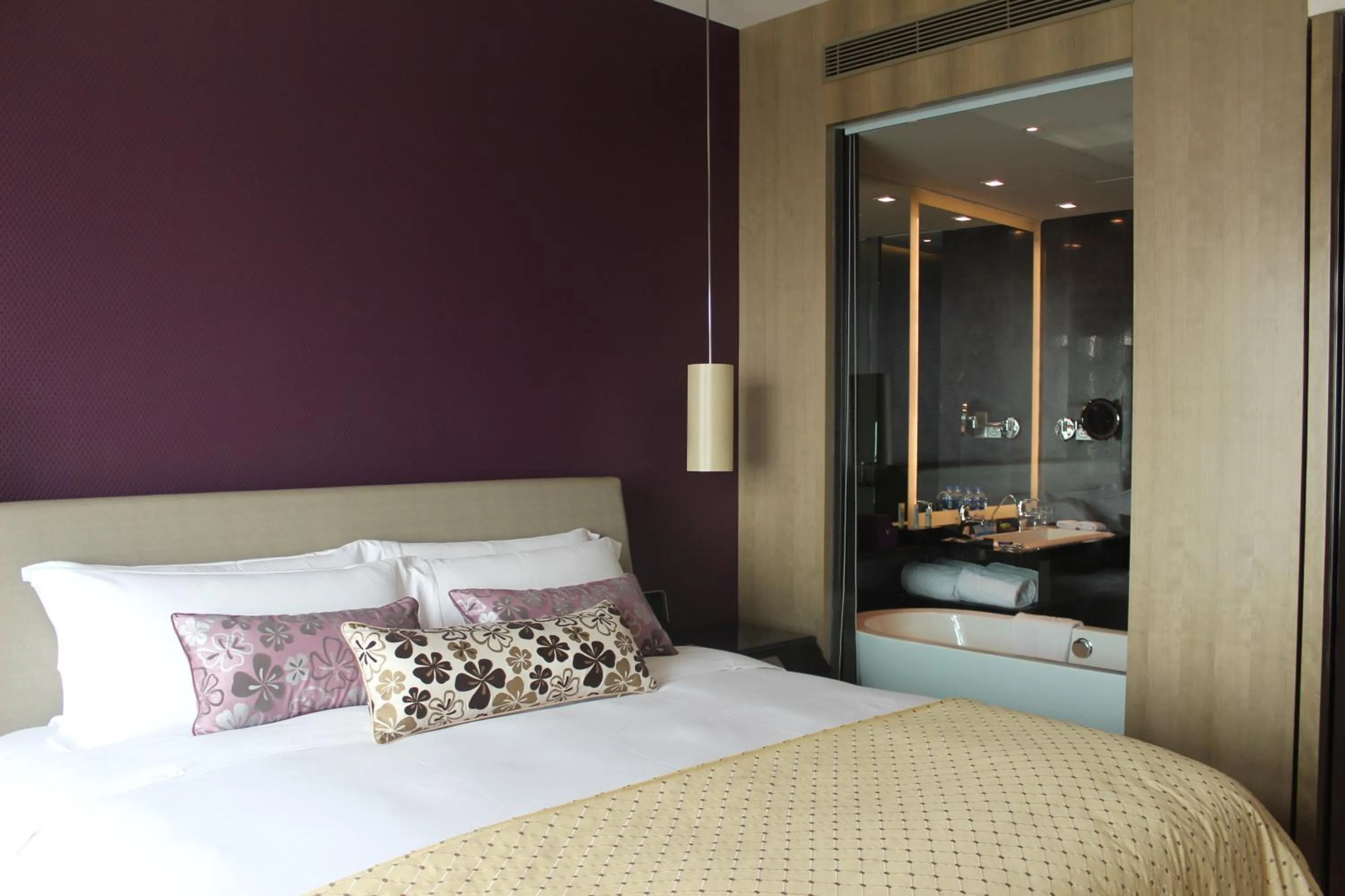 Bed in Wongtee V Hotel