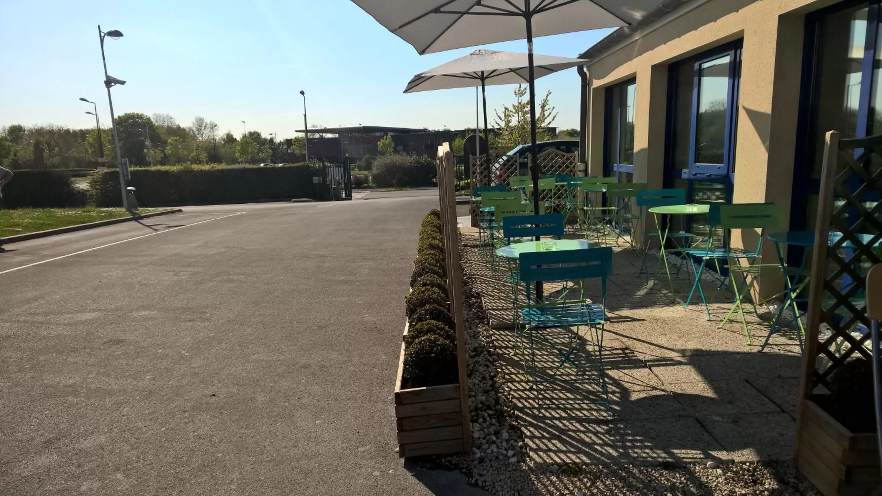 Patio in B&B HOTEL Châlons-en-Champagne