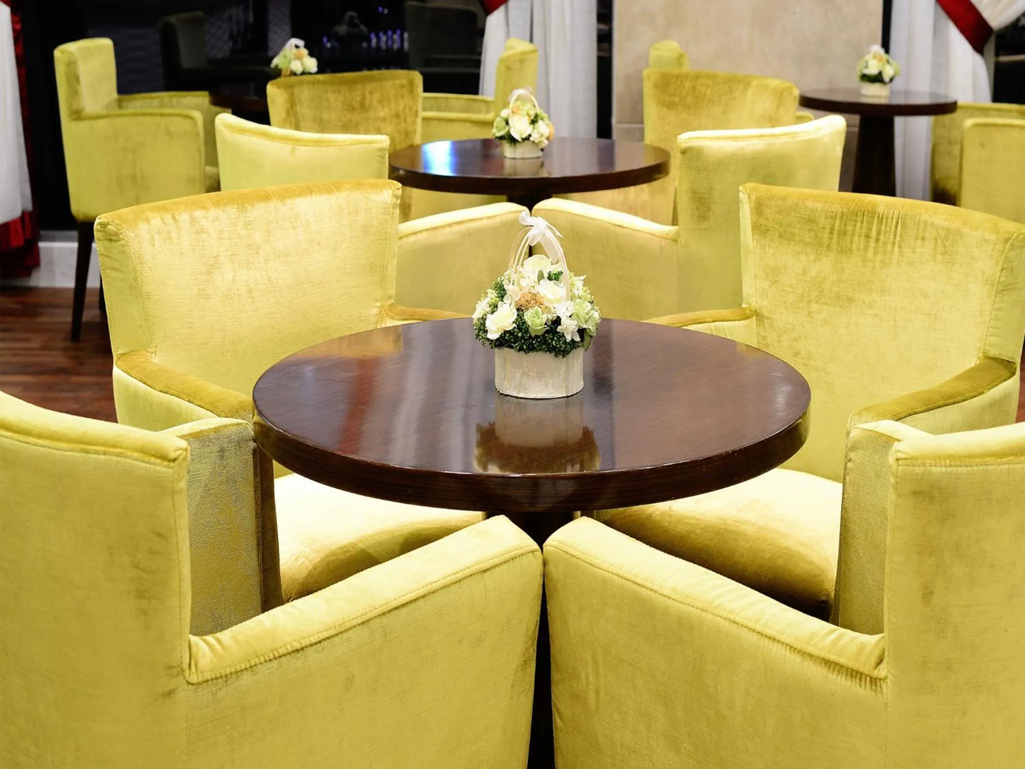 Restaurant/places to eat in Landmark Premier Hotel