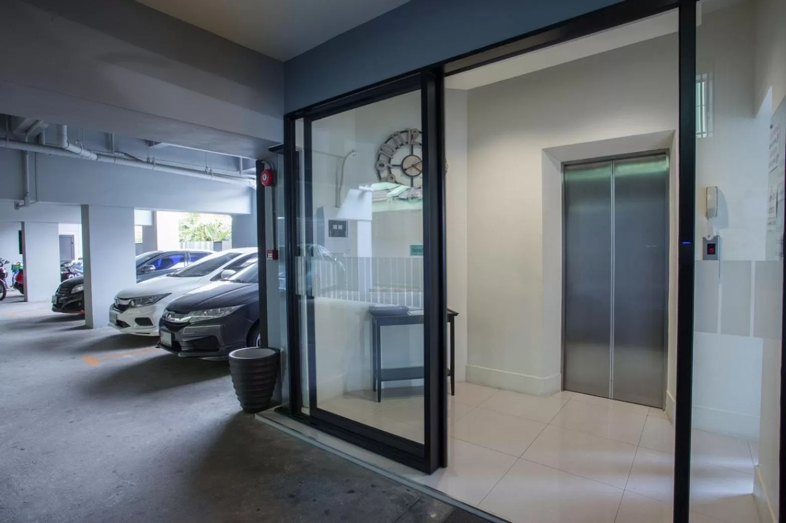 Facade/entrance in Toptel Thaphra - ท็อปเทล ท่าพระ