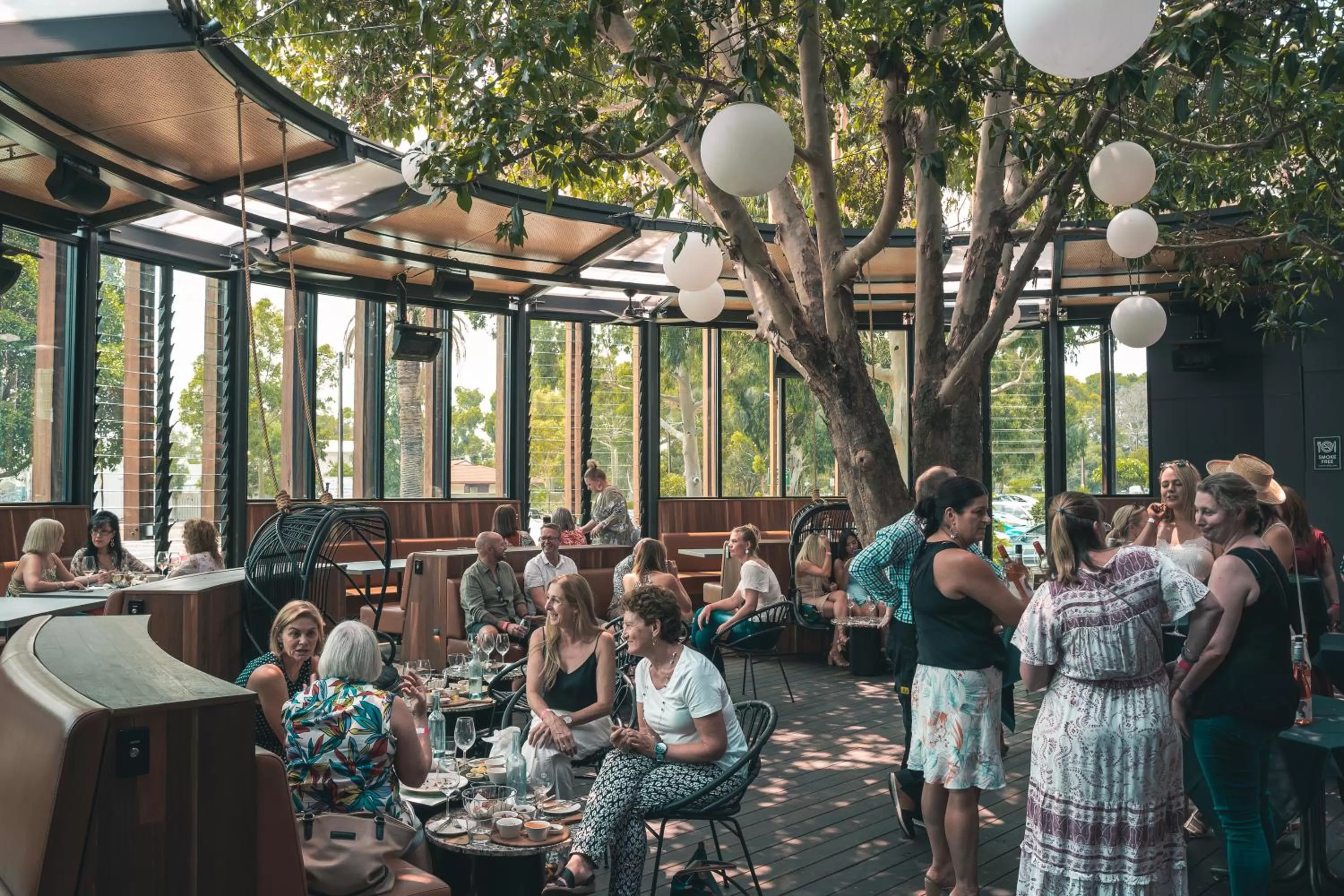 Restaurant/places to eat in Marion Hotel