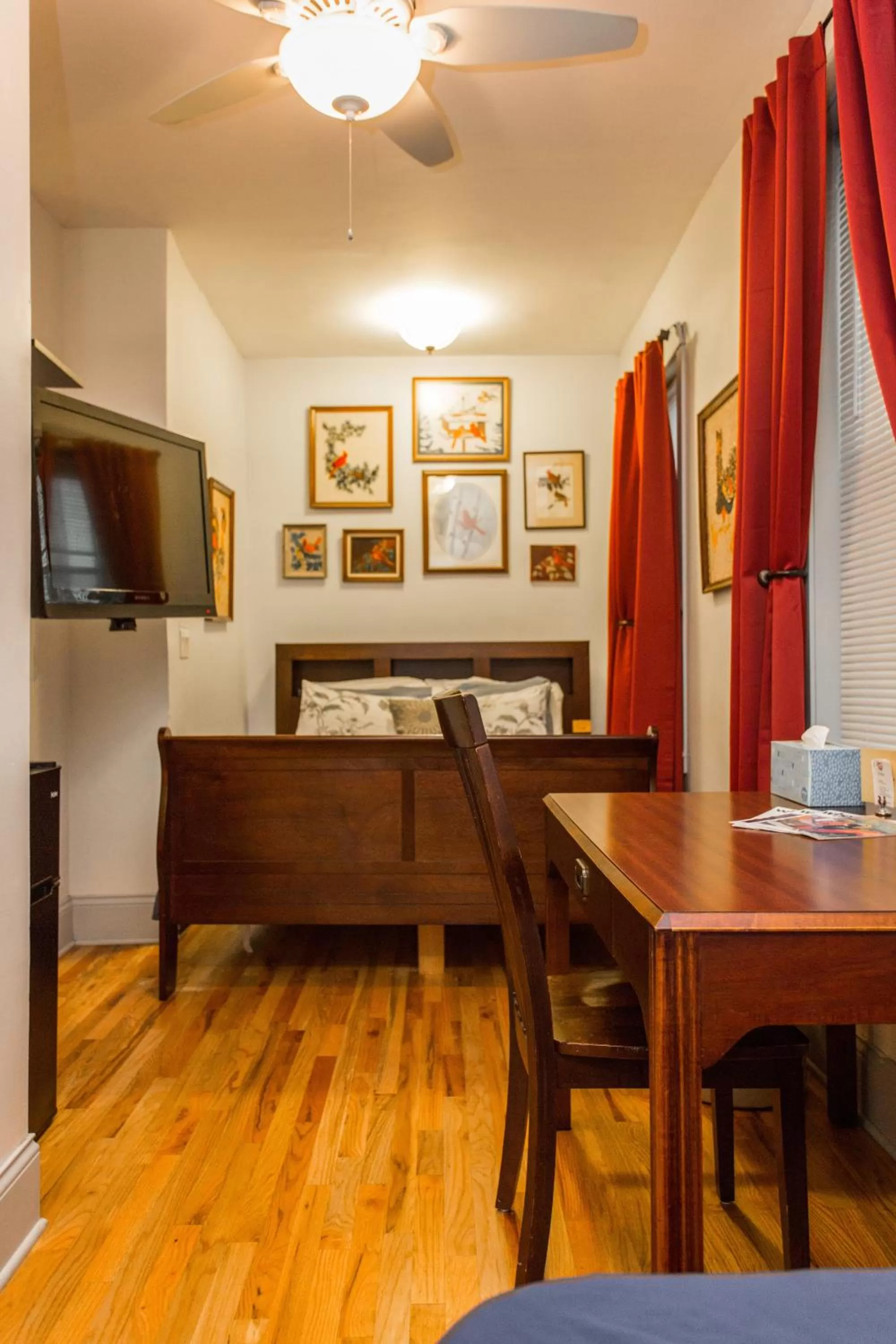 Bedroom in Ray's Bucktown Bed and Breakfast
