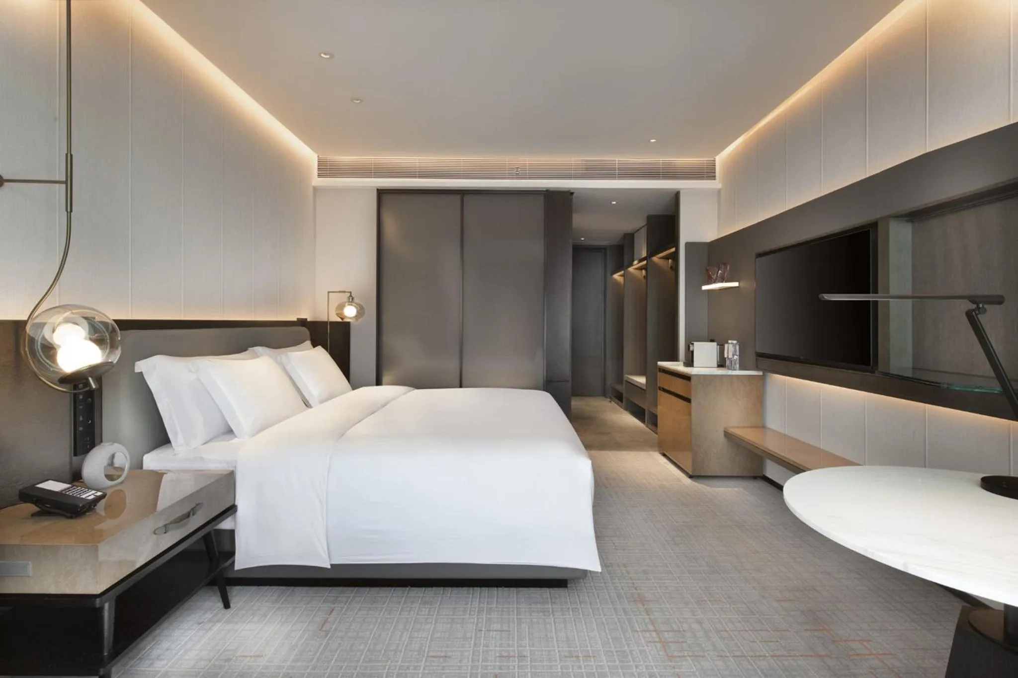 Photo of the whole room, Bed in Crowne Plaza Wuhan Optics Valley by IHG