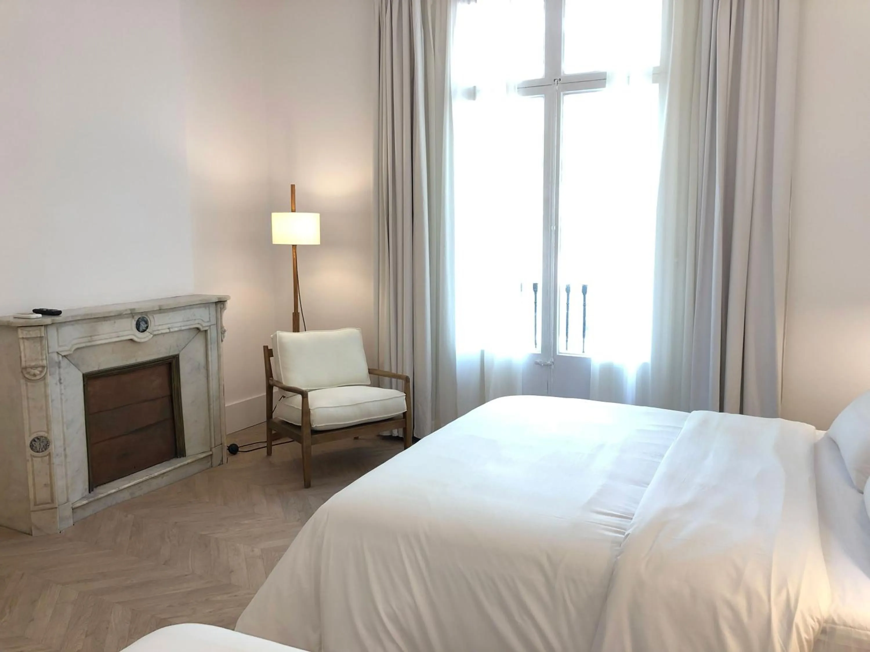 Photo of the whole room, Bed in The MO House