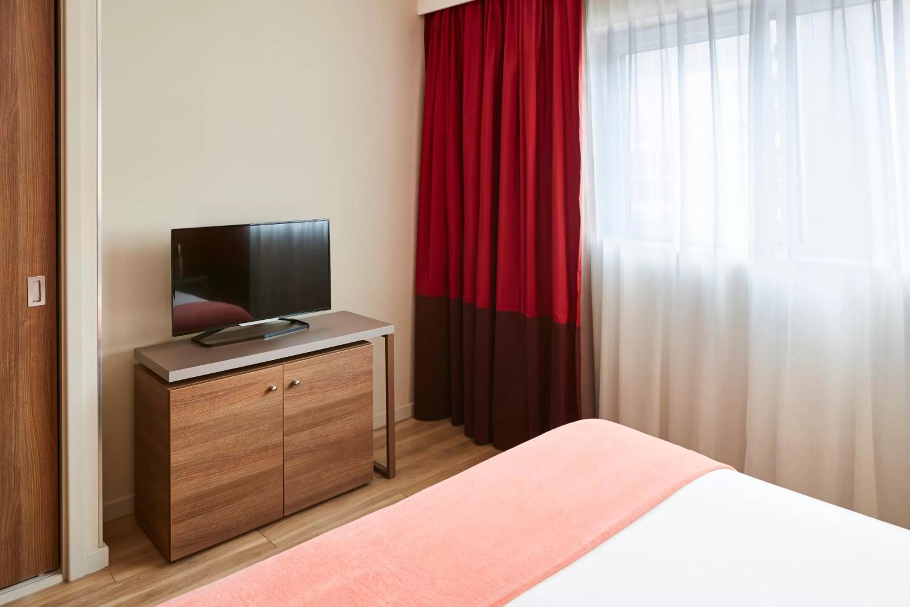 Bedroom, Bed in Aparthotel Adagio Birmingham City Centre