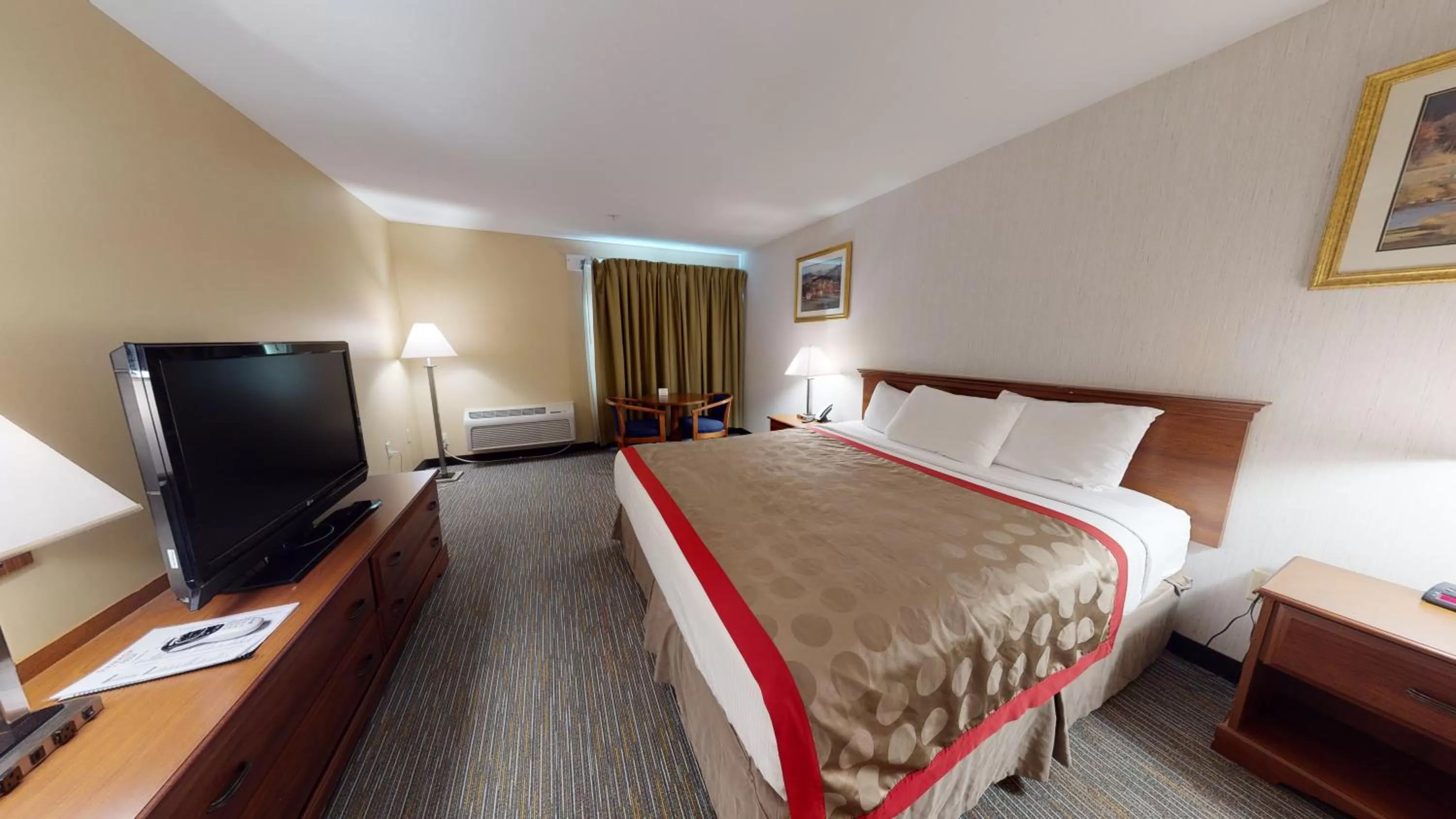 Photo of the whole room, Bed in Ramada by Wyndham Strasburg - Shenandoah Valley