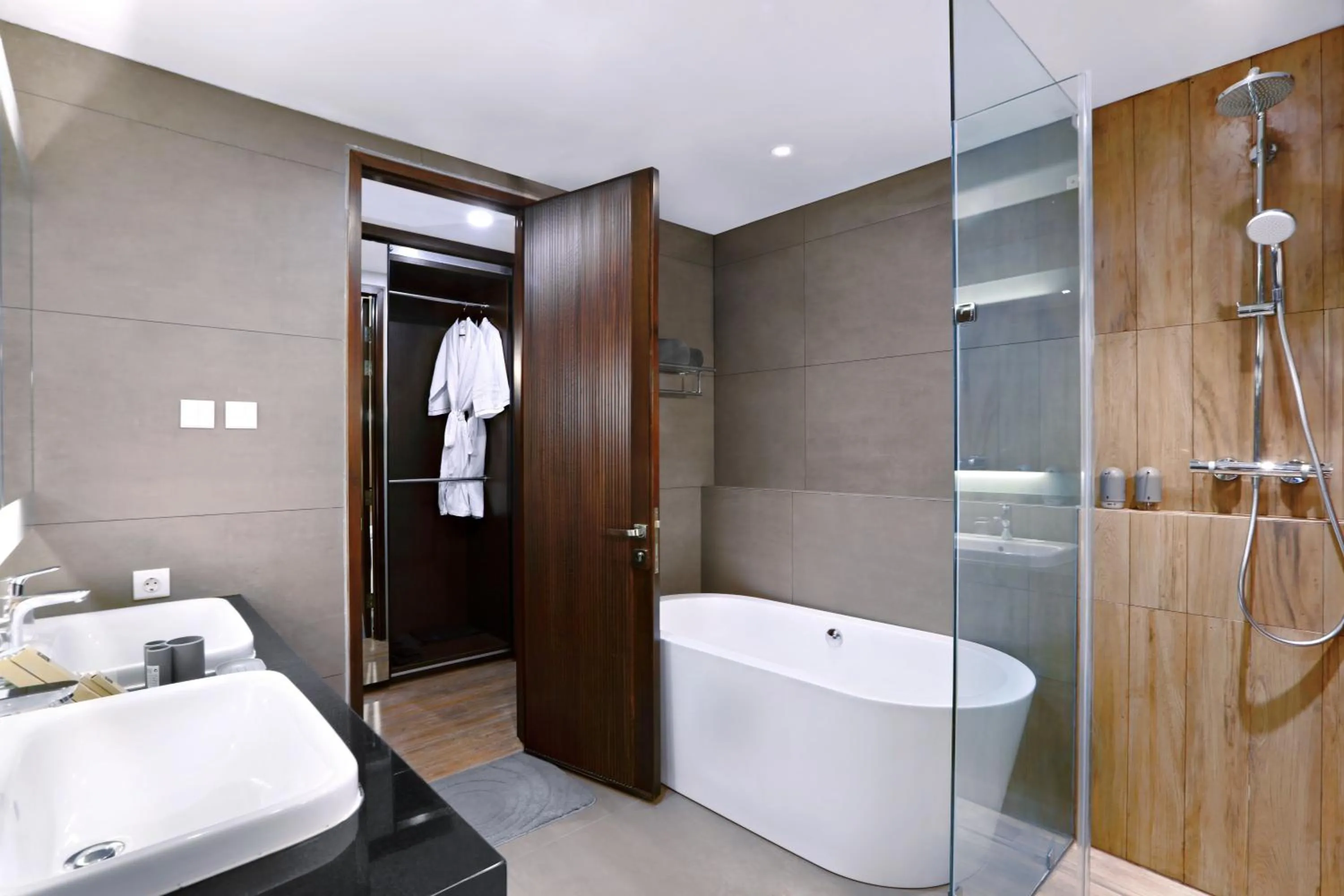 Shower in S7 SUITES GANDARIA