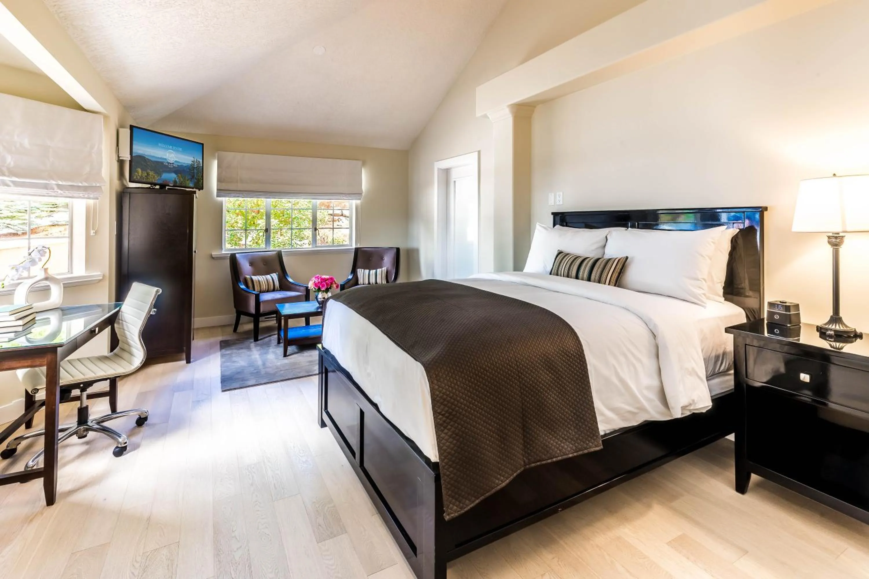 TV and multimedia, Bed in Villa Eyrie Resort