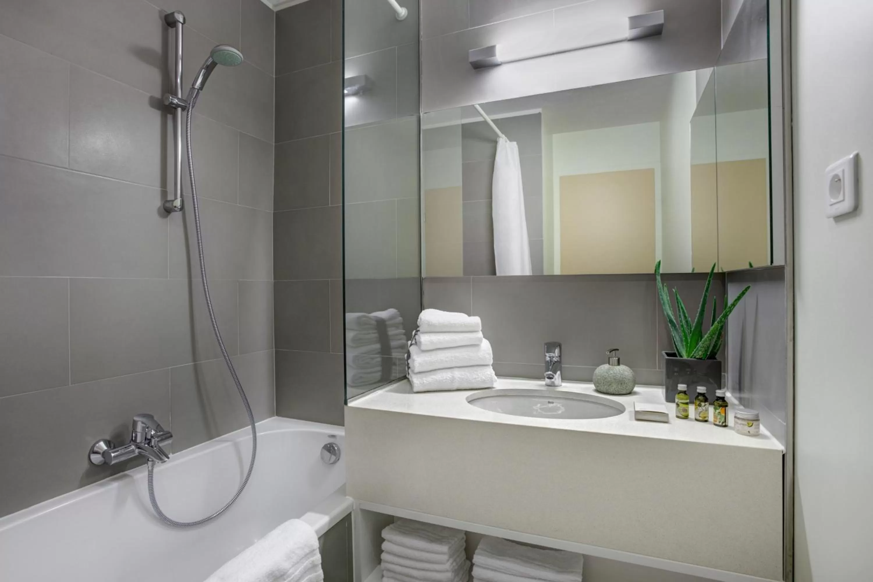 Bathroom in Citadines Toison d'Or Brussels