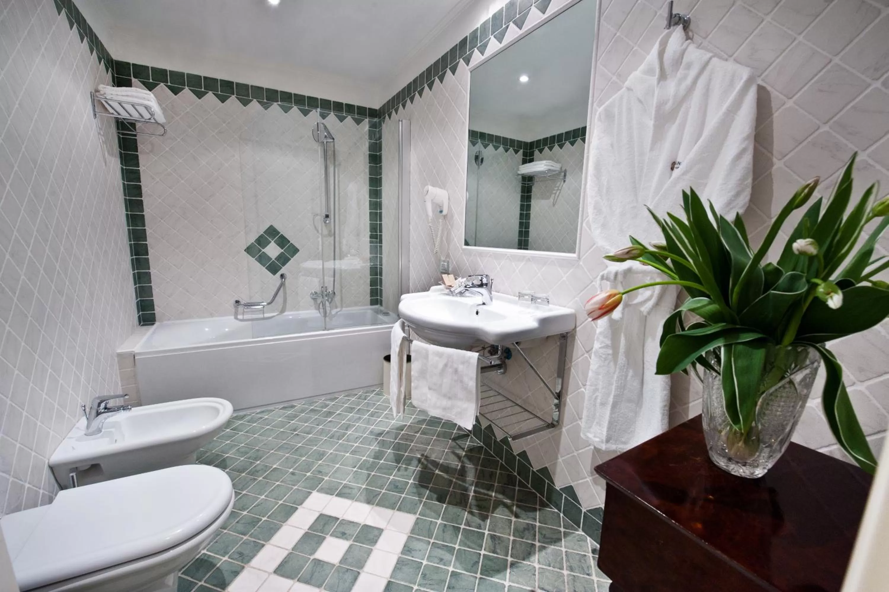 Bathroom in OSTUNI PALACE - Hotel Bistrot & SPA