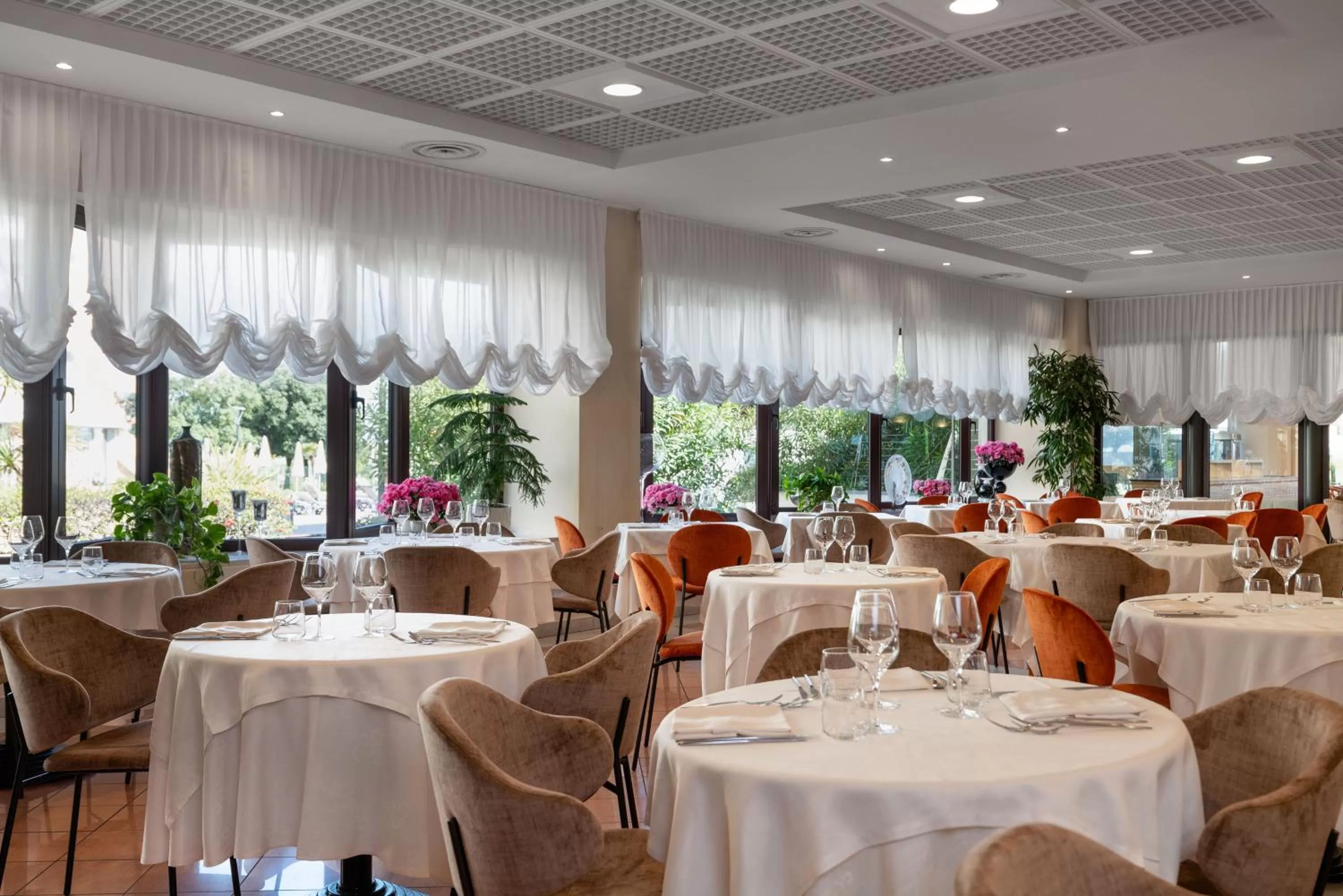 Restaurant/places to eat in Savoy Beach Hotel & Thermal Spa
