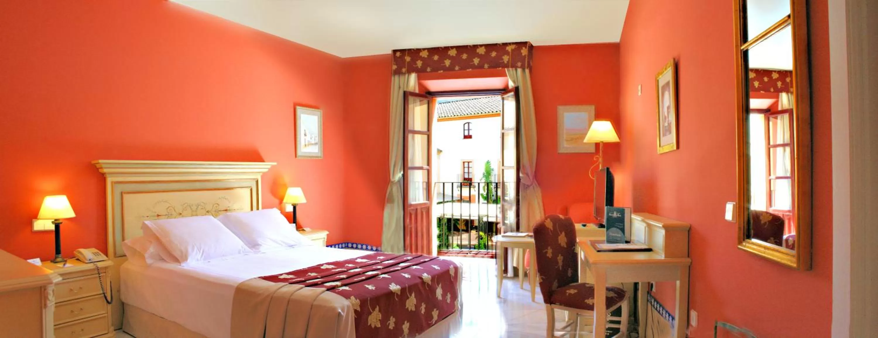 Photo of the whole room, Bed in Hotel Alcázar de la Reina