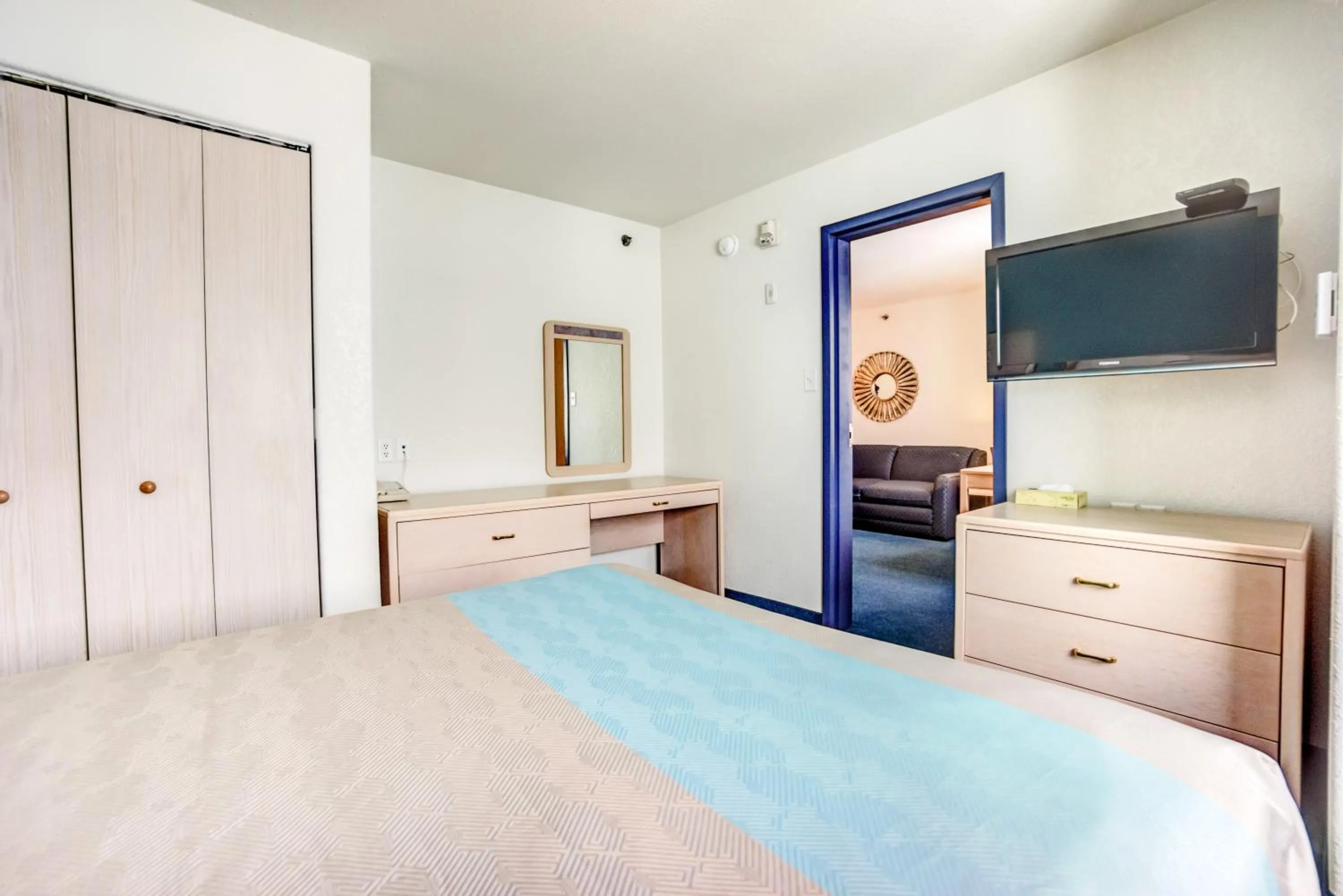 Bedroom, Bed in Motel 6-Red Deer, AB