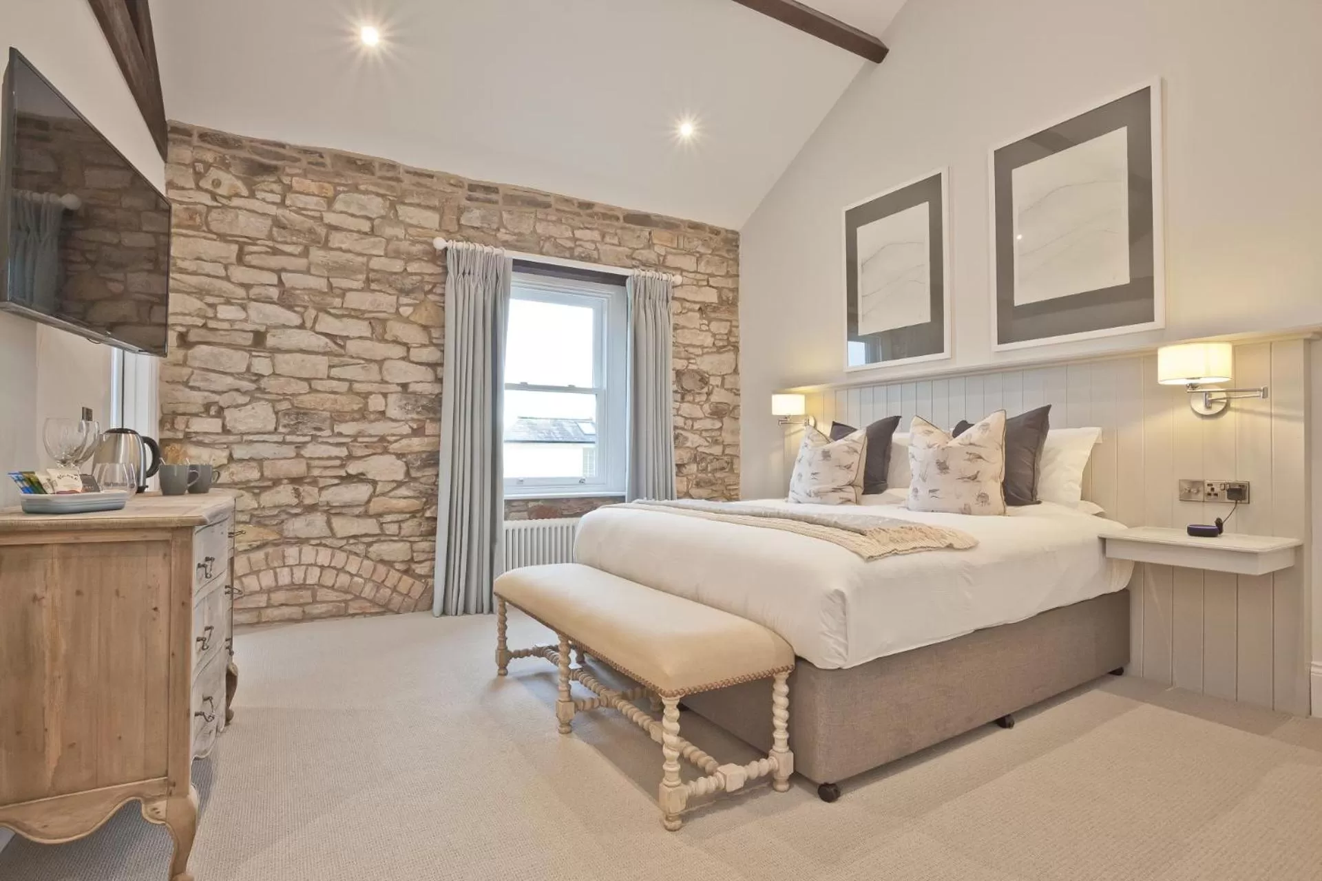 Photo of the whole room, Bed in Tithe Barn - Self Check In Hotel