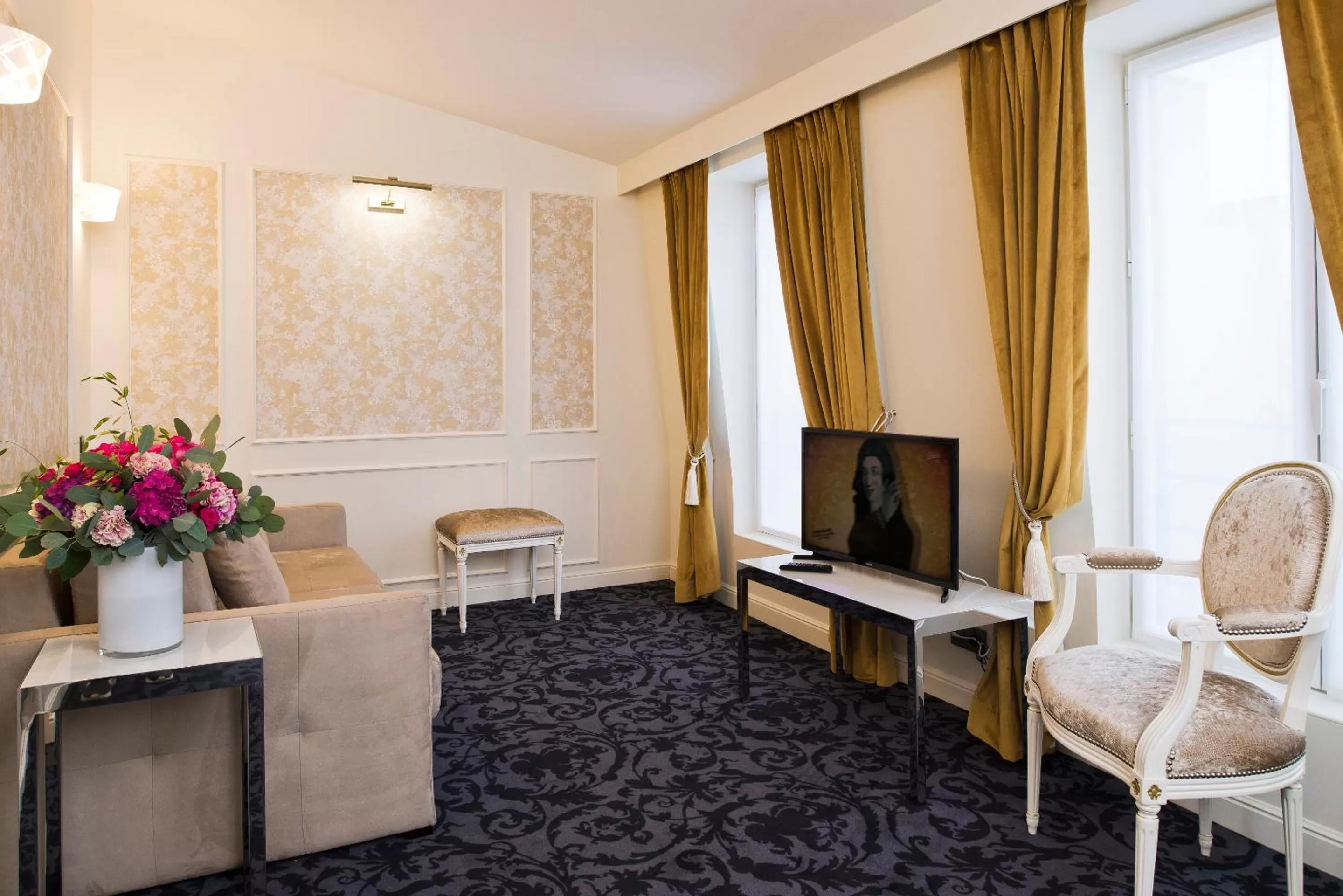 Photo of the whole room in Hôtel Saint-Pétersbourg Opéra & Spa