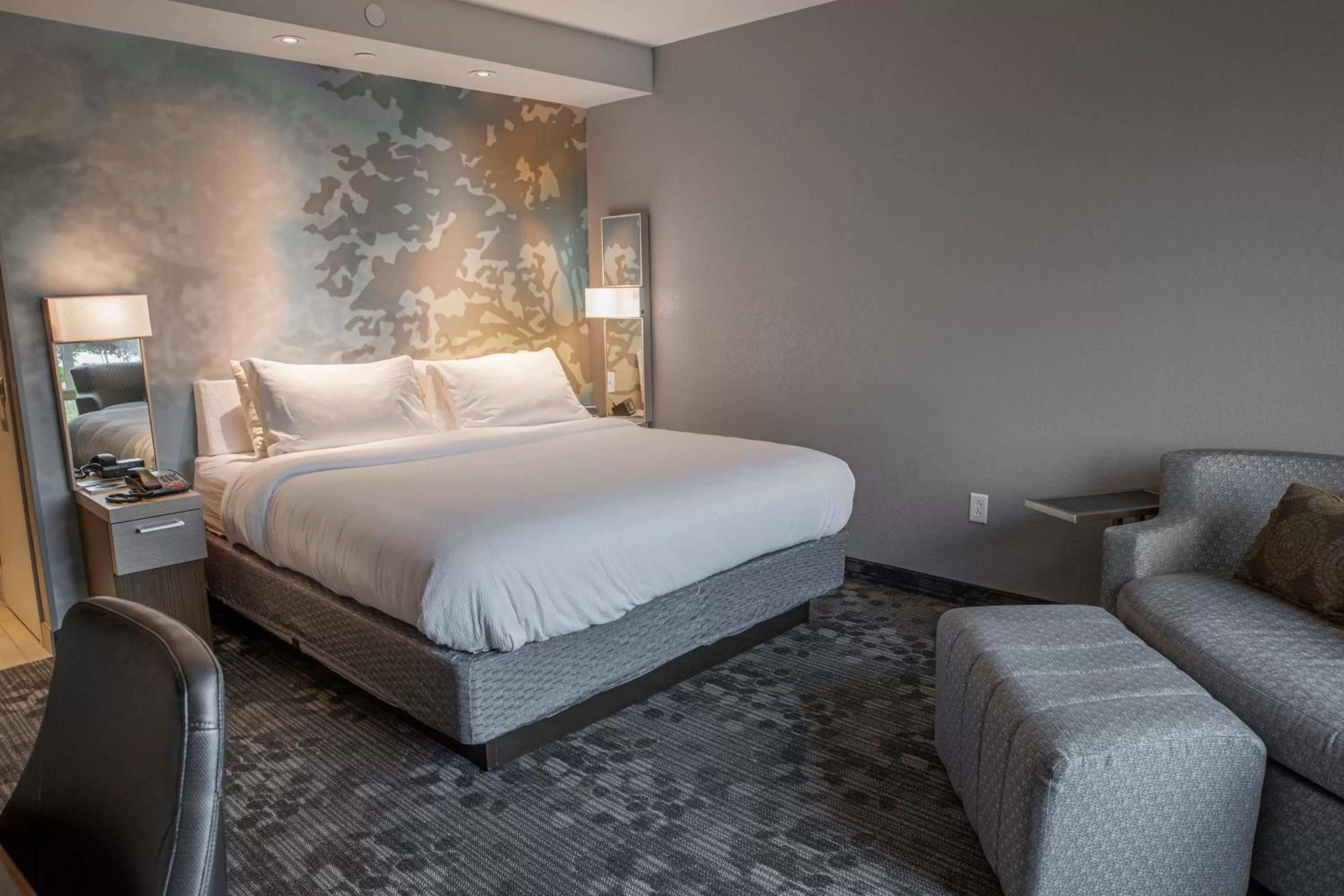 Photo of the whole room, Bed in Courtyard by Marriott Greenville Mauldin