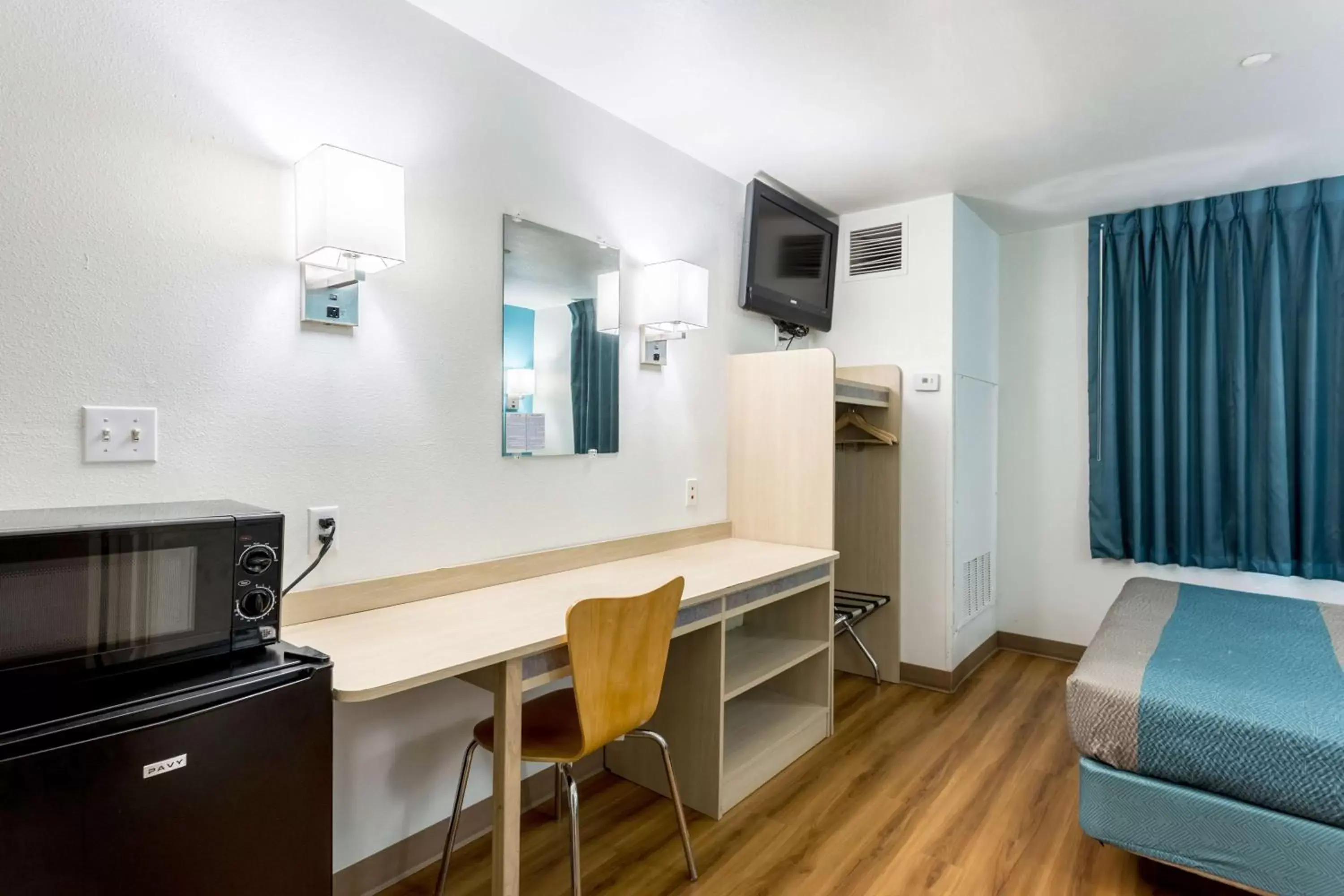 Queen Room - Disability Access - Non-Smoking in Motel 6-Roswell, NM Queen Room - Disability Access - Non-Smoking in Motel 6-Roswell, NM