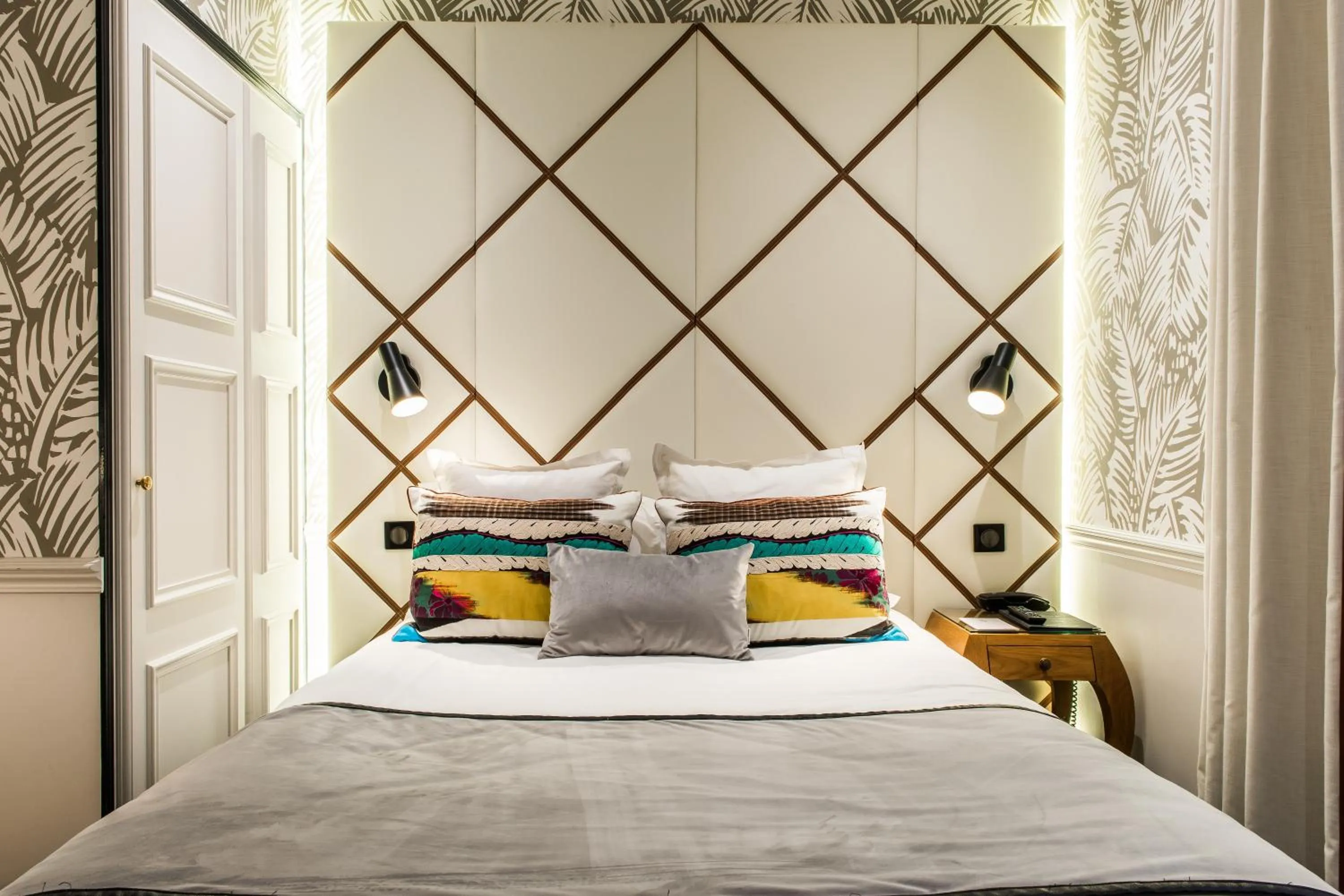 Bedroom, Bed in Hôtel Jardin Le Bréa