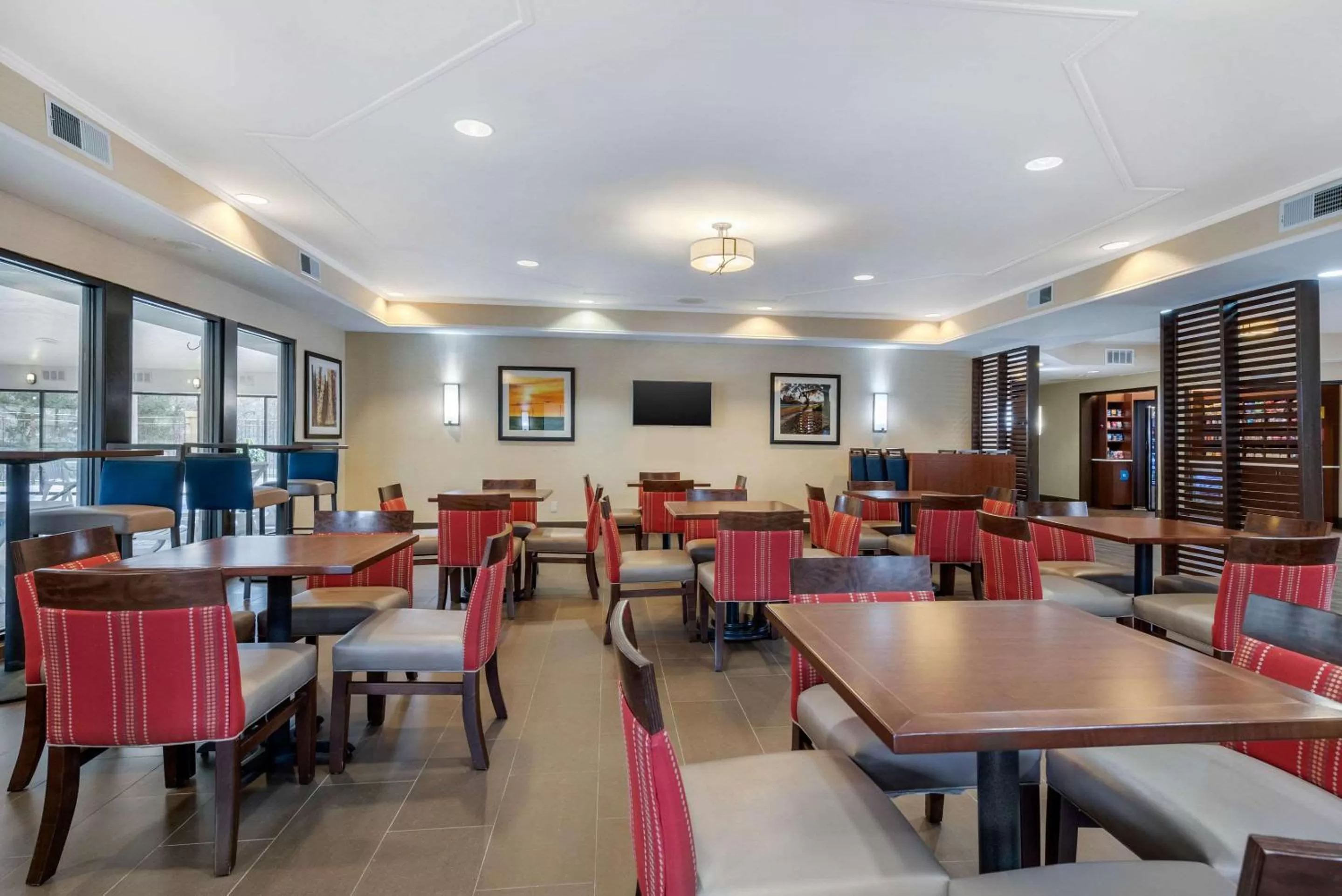 Restaurant/places to eat in Comfort Suites Lafayette University Area