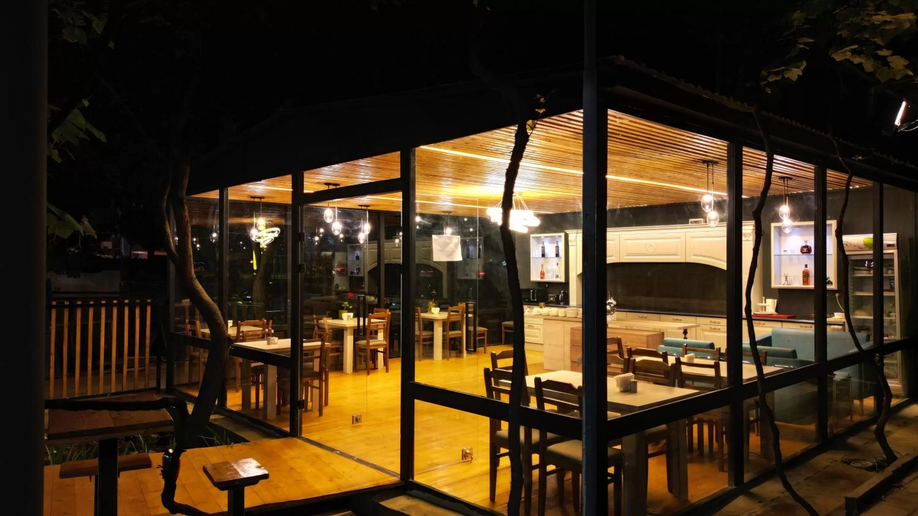 Restaurant/places to eat in Hotel Salosi