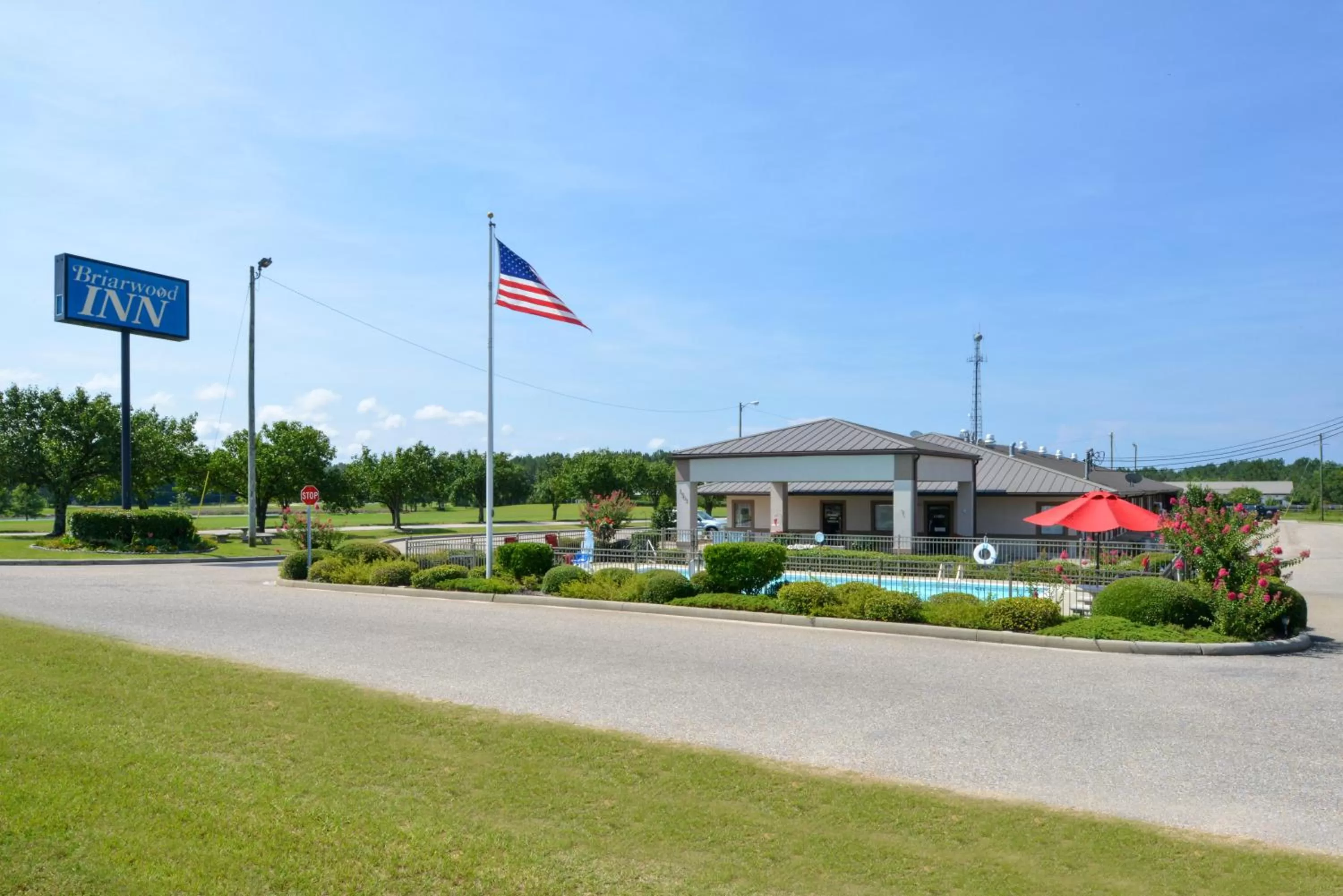 Property building in Briarwood Inn Of Geneva