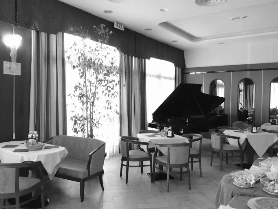 Restaurant/places to eat in Hotel Grazia Deledda