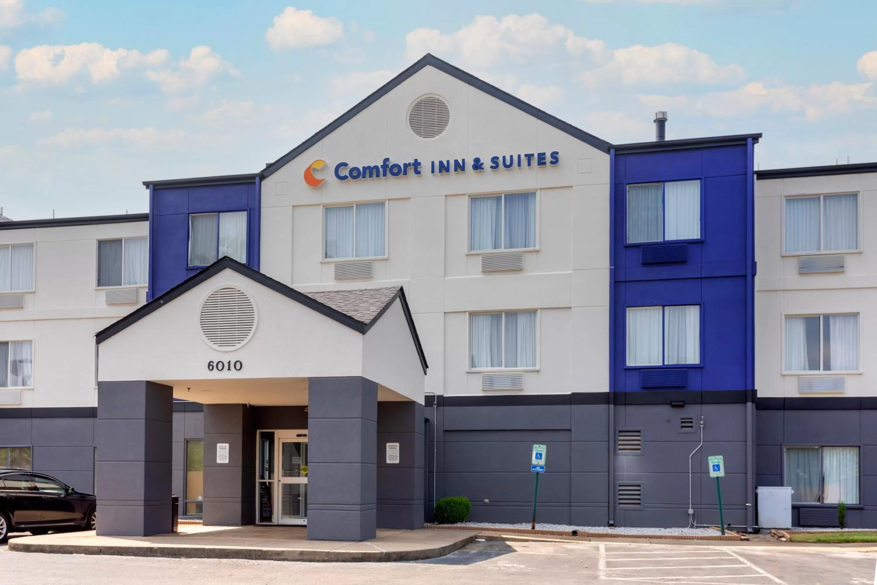 Property building in Comfort Inn & Suites Memphis East