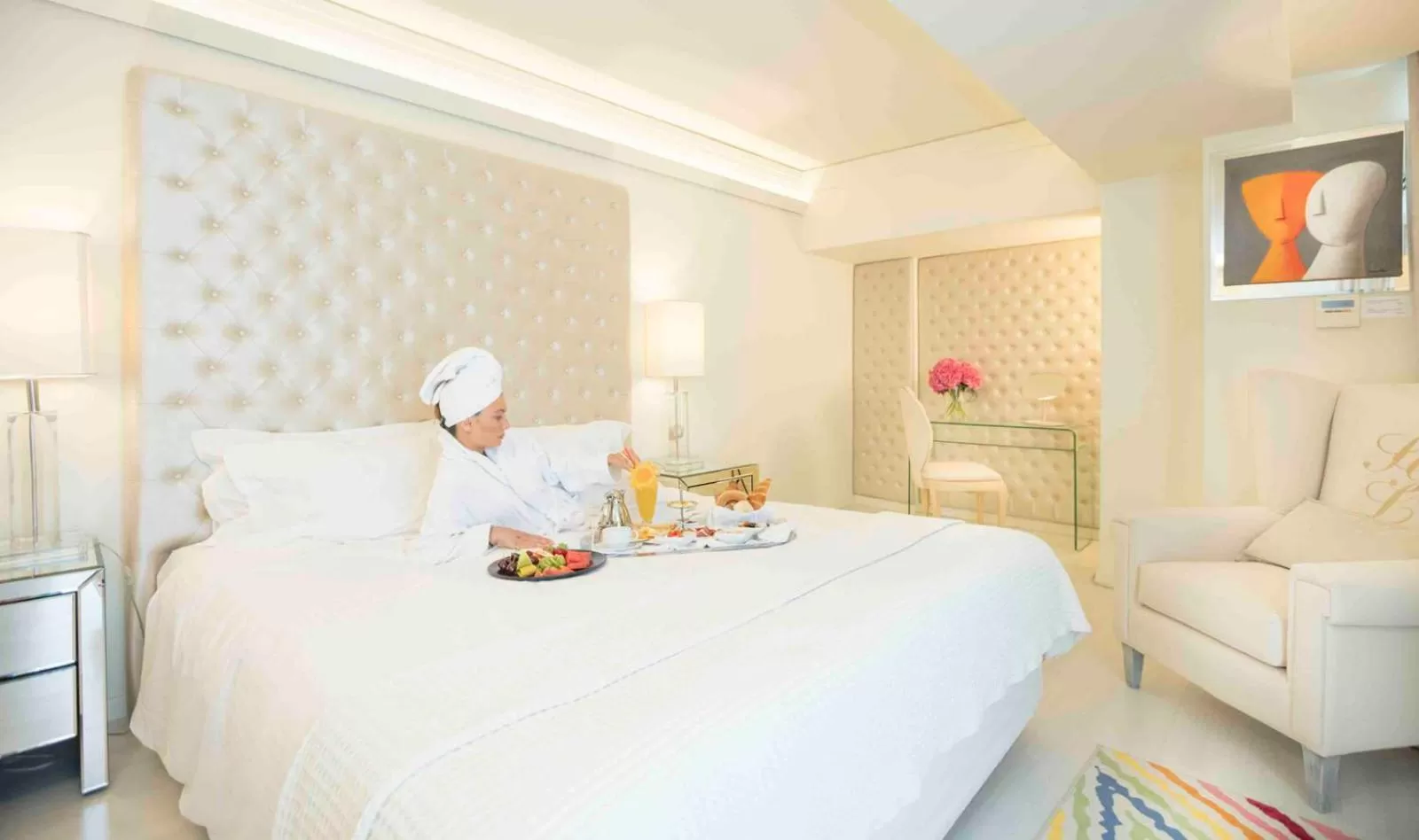 Bed in St George Lycabettus Lifestyle Hotel