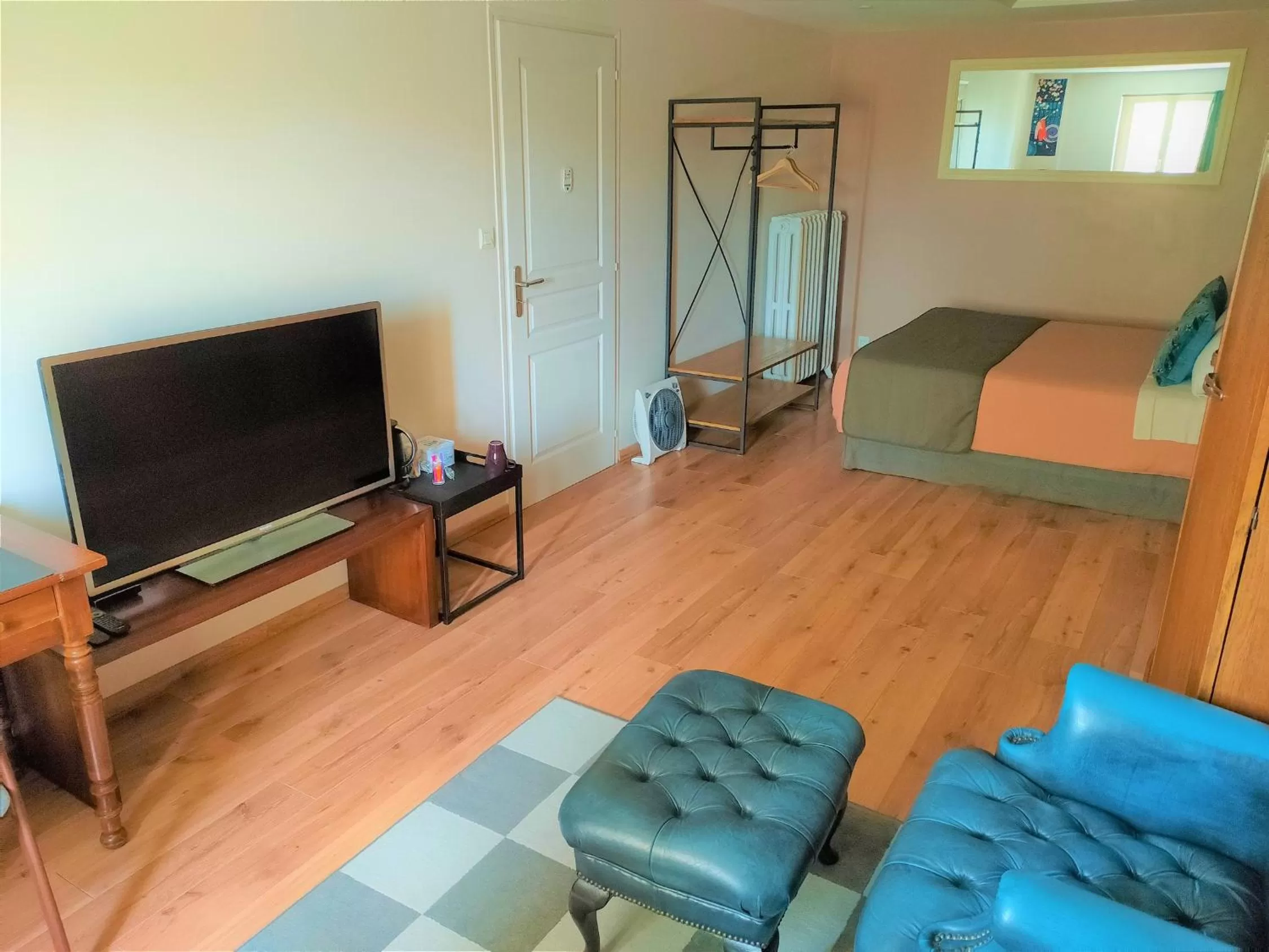 Photo of the whole room, TV/Entertainment Center in Chez Martine et Philippe en Velay