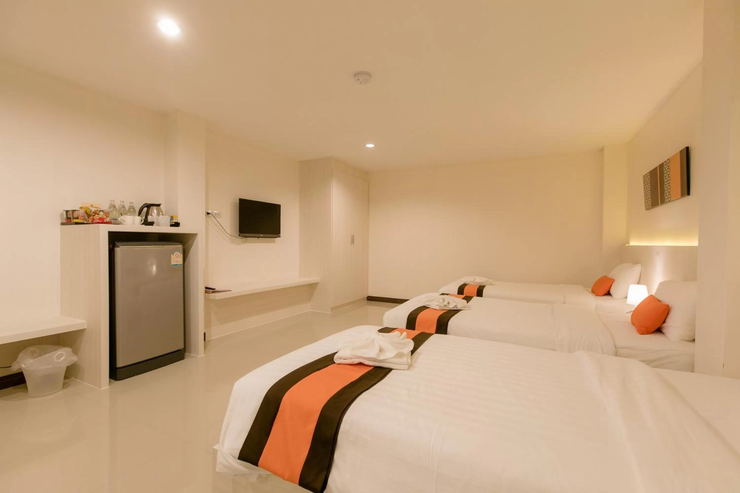 Communal lounge/ TV room, Bed in De Hug Hotel & Residence