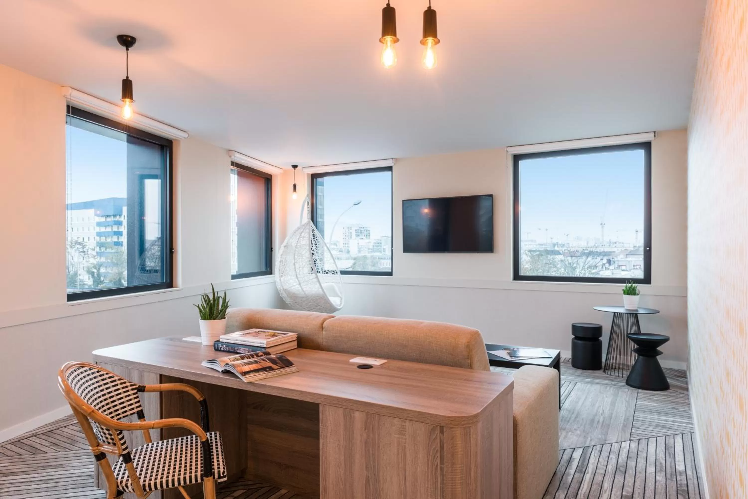 Seating area in The Originals Boutique, Hôtel Maison Montmartre Paris Les Puces