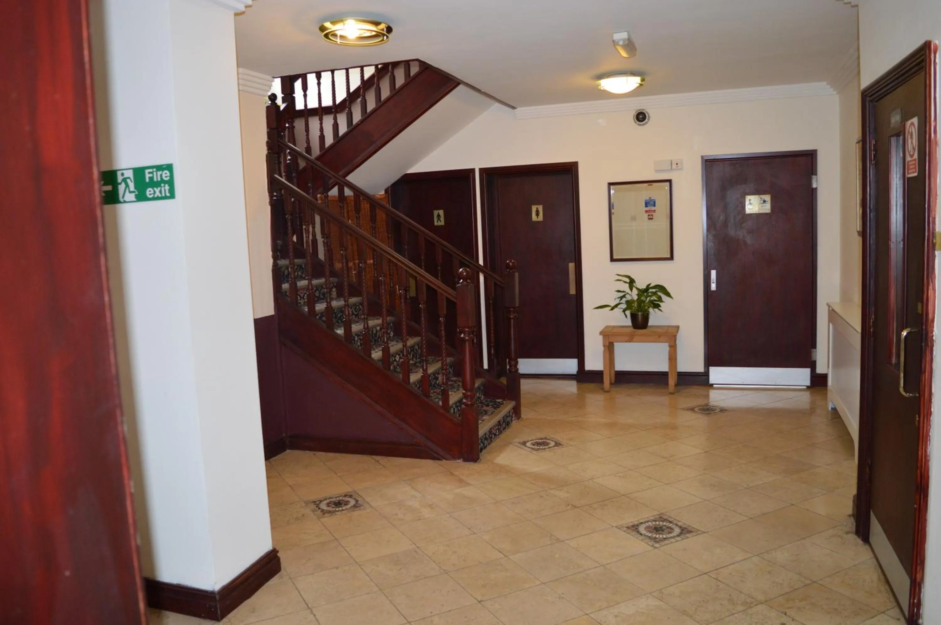 Area and facilities in Globe Hotel