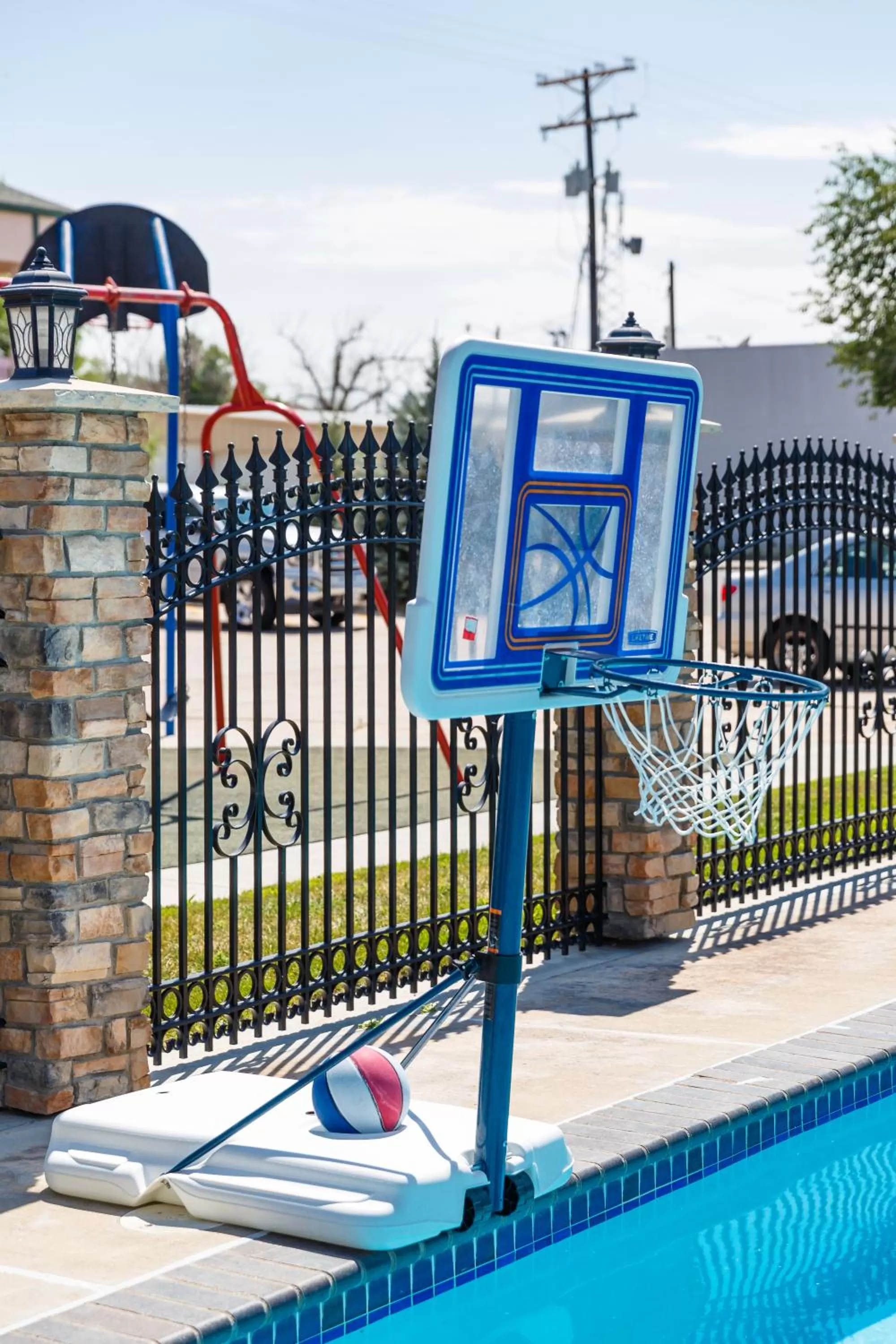 Swimming pool in Safari Inn