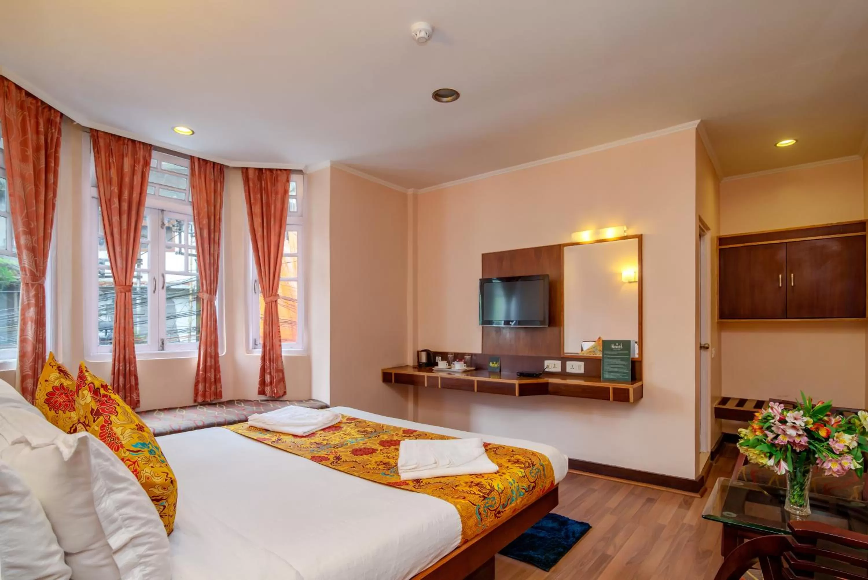 TV and multimedia, Bed in Muscatel Spring Burn - 100 Mts from Mall Road