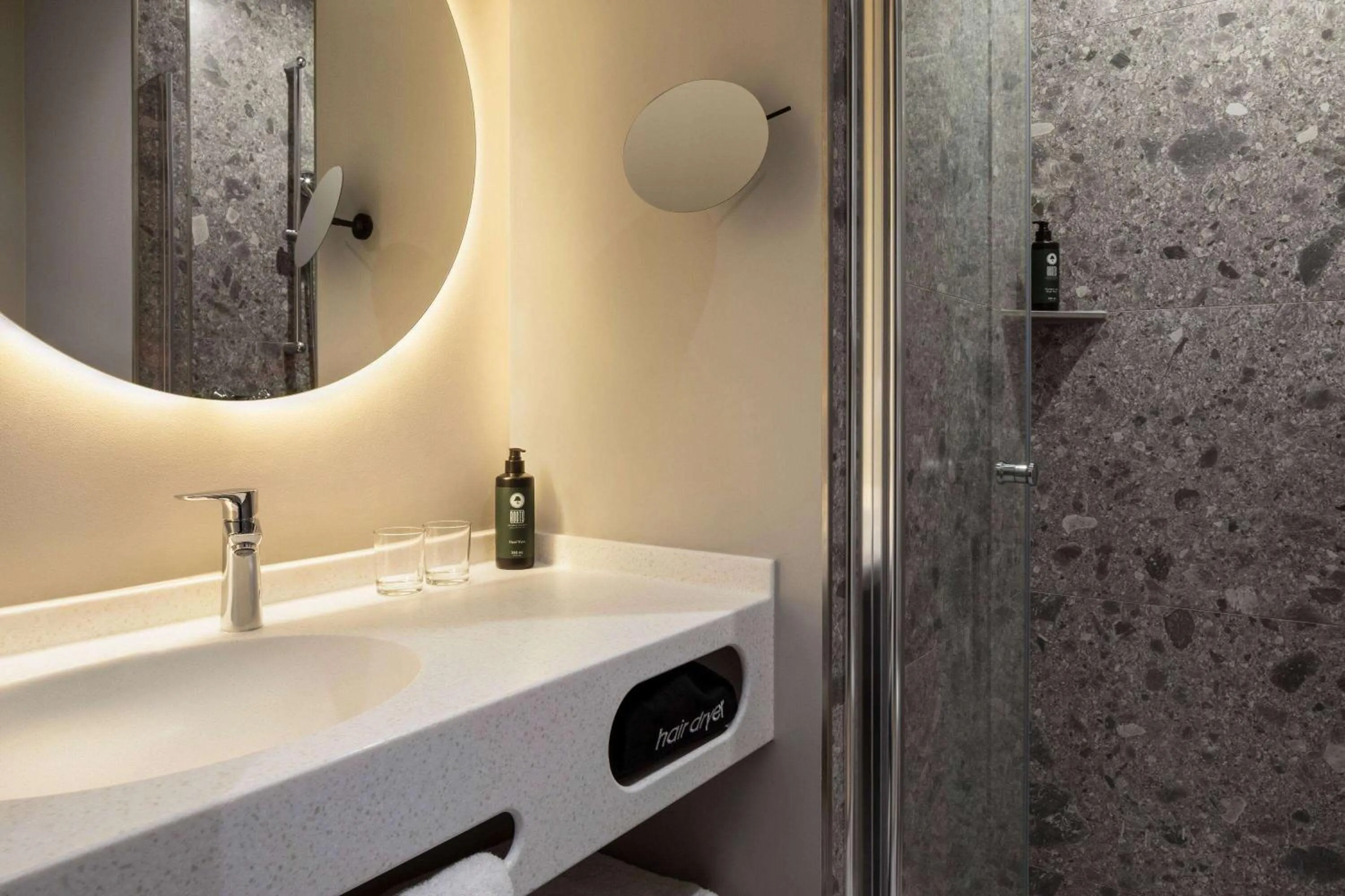 TV and multimedia in Vienna House Easy by Wyndham Berlin Potsdamer Platz