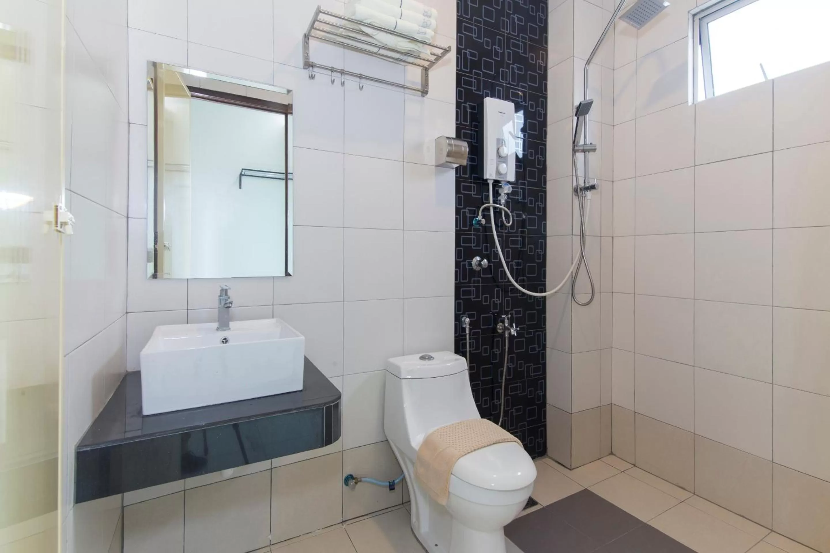 Shower in Central Hotel