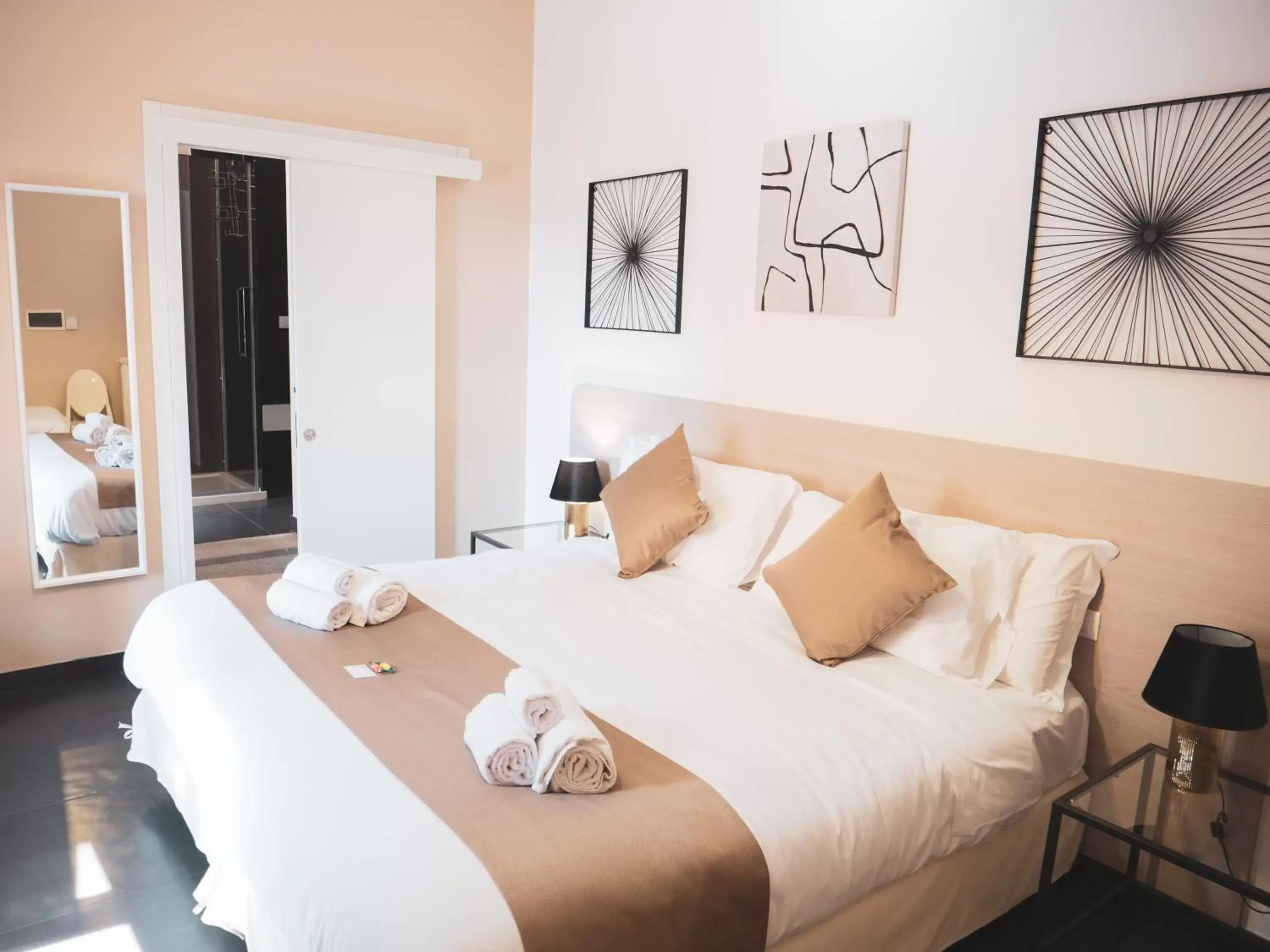 Photo of the whole room, Bed in DhOME B&B Photo of the whole room, Bed in DhOME B&B