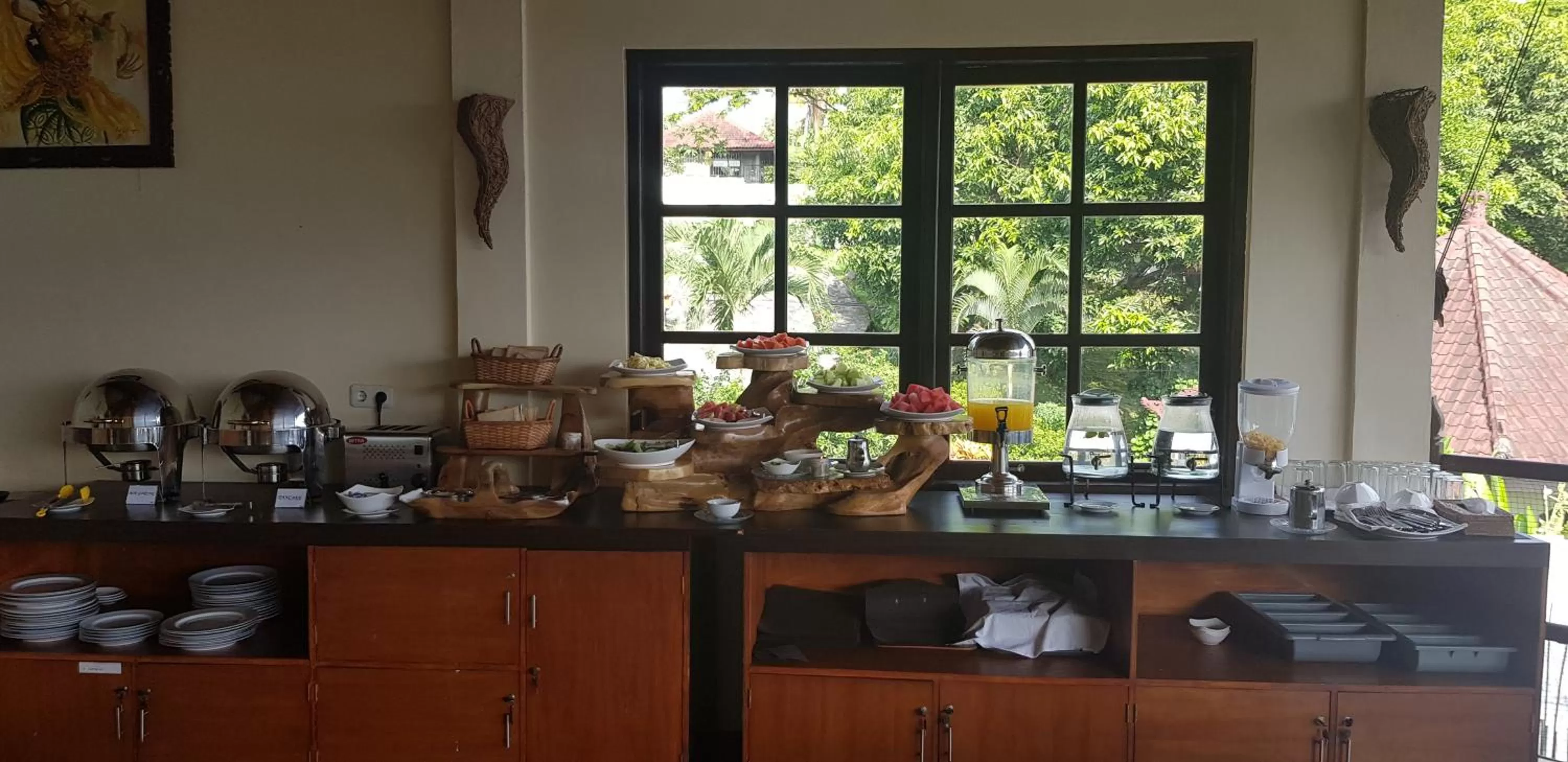 Restaurant/places to eat in The Hamsa