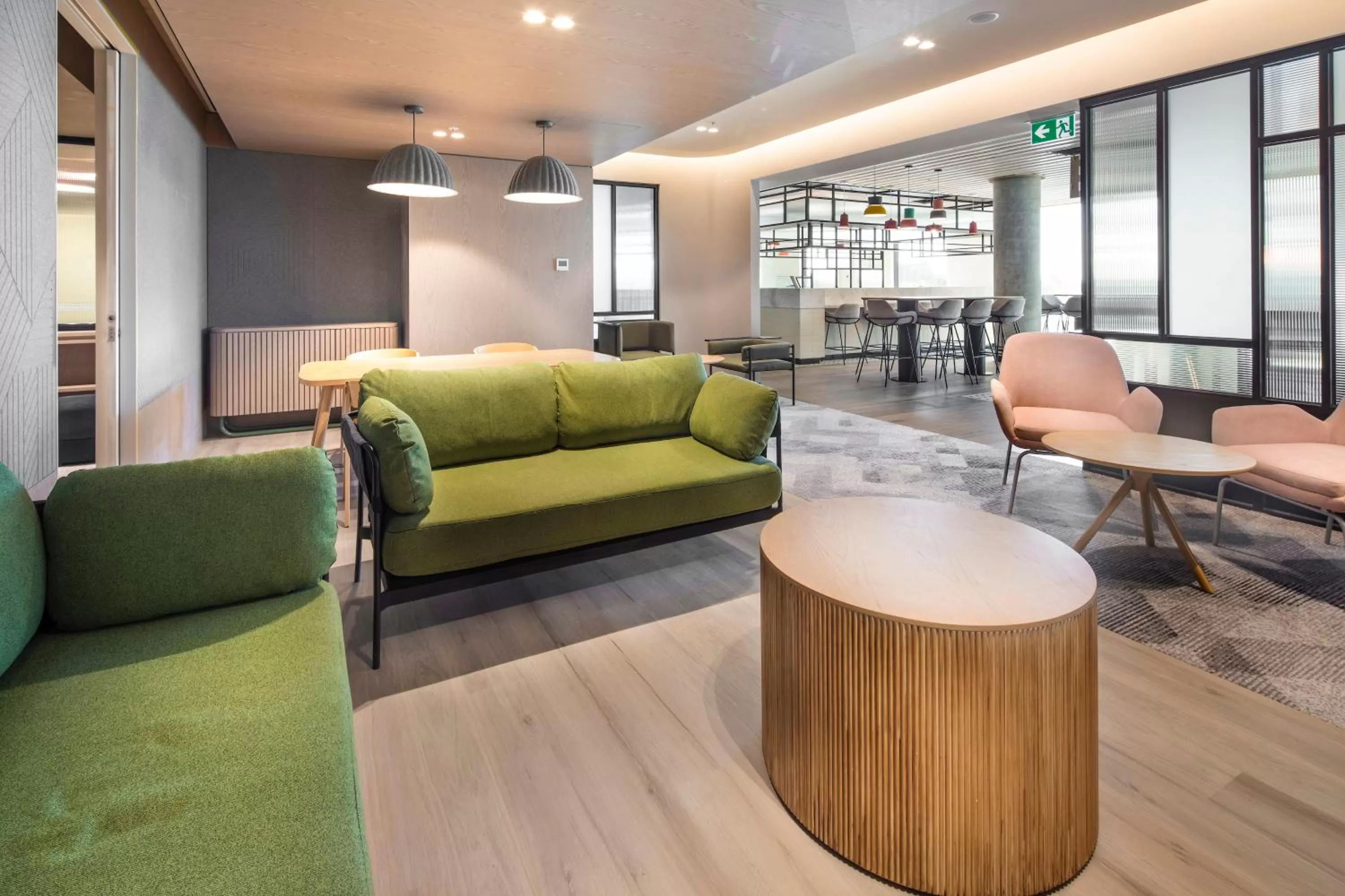 Lounge or bar in Holiday Inn & Suites Geelong by IHG