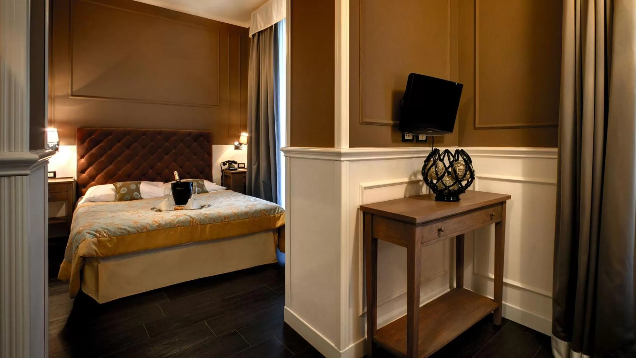 Shower, Bed in The B Place