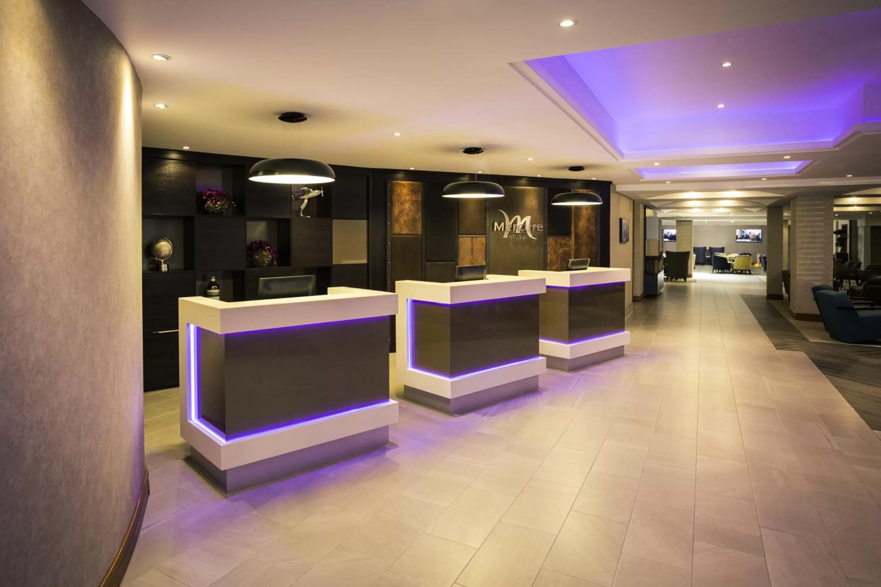 Lobby or reception in Mercure London Heathrow Airport