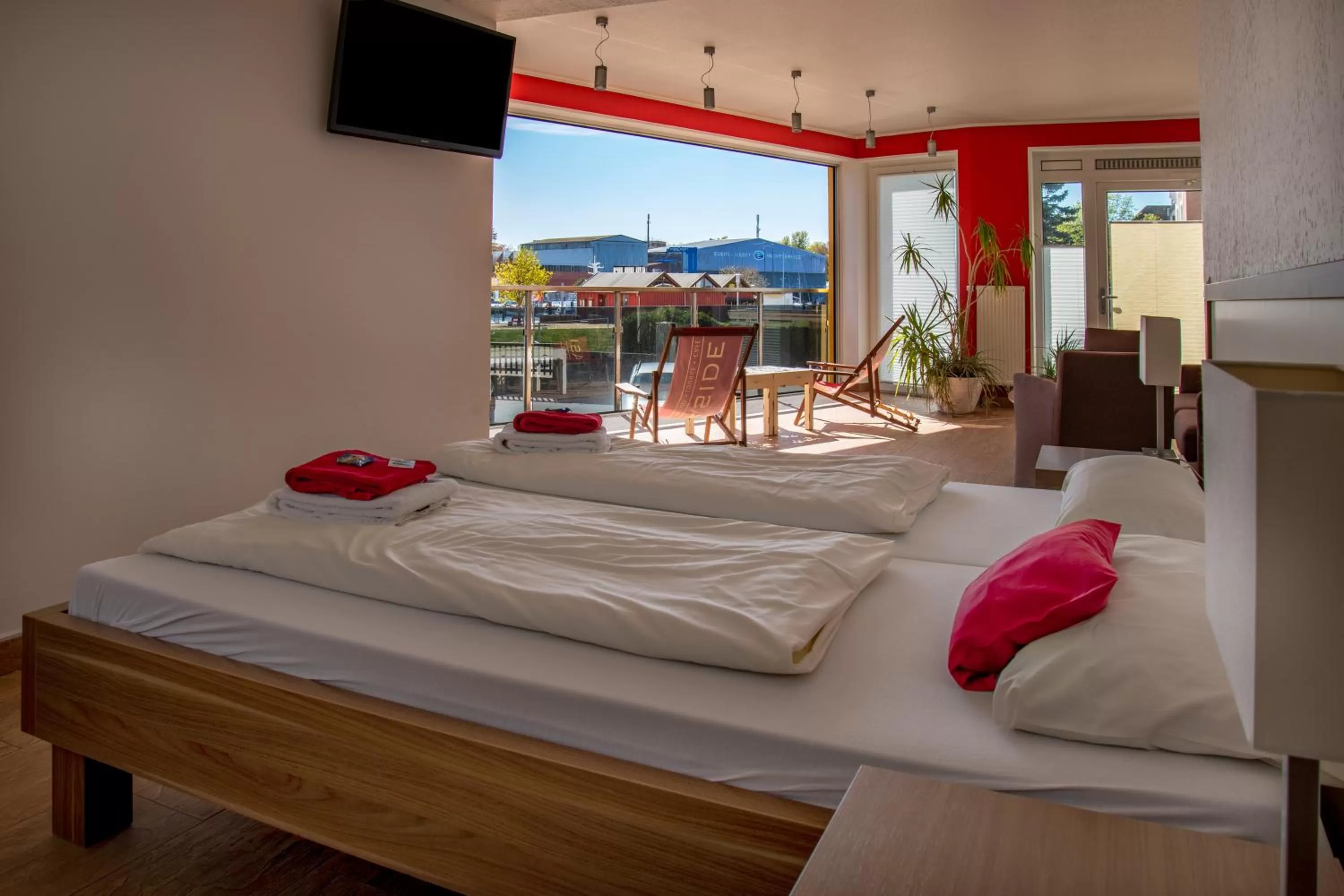 Photo of the whole room, Bed in Seaside-Strandhotel