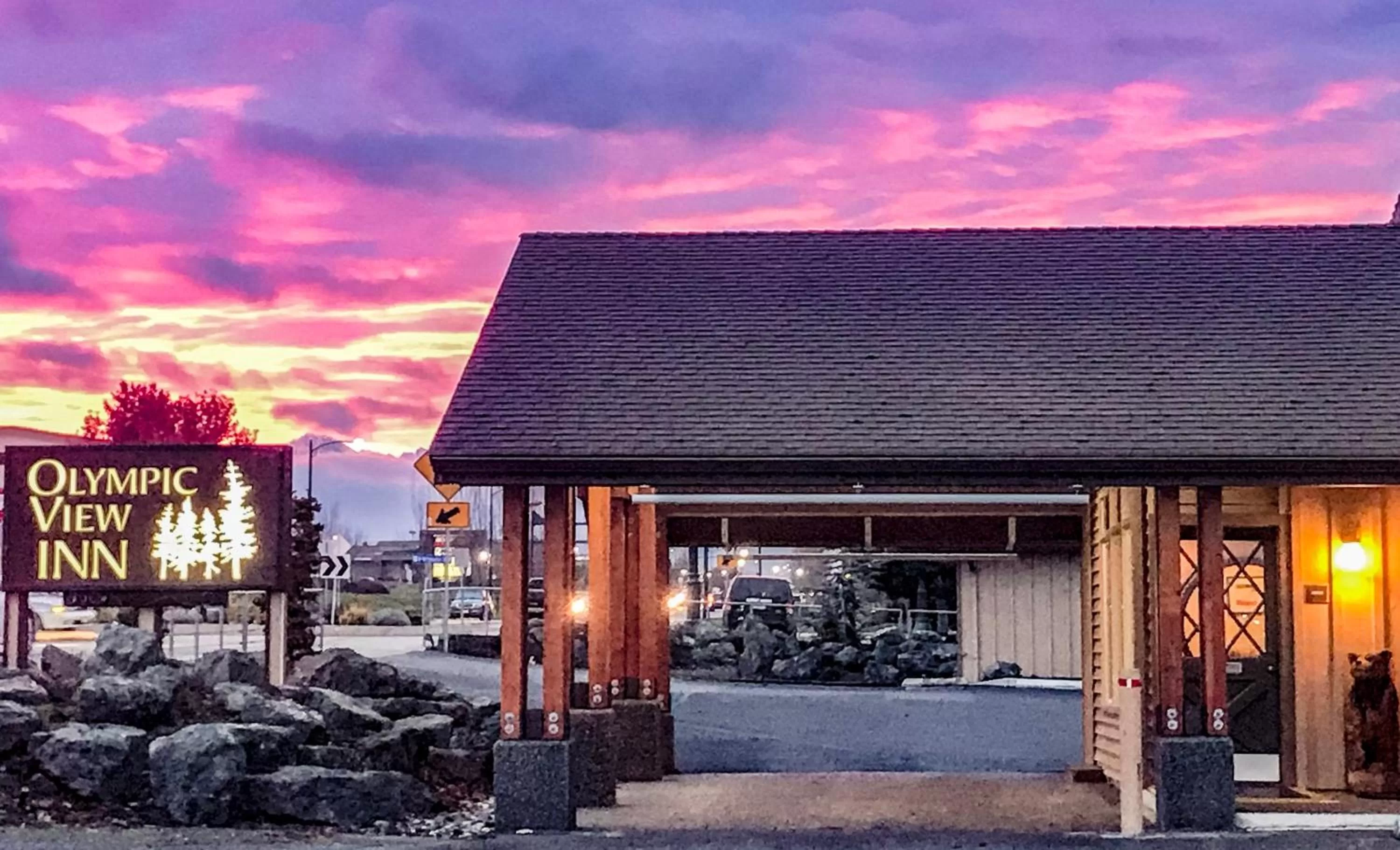 Facade/entrance in Olympic View Inn