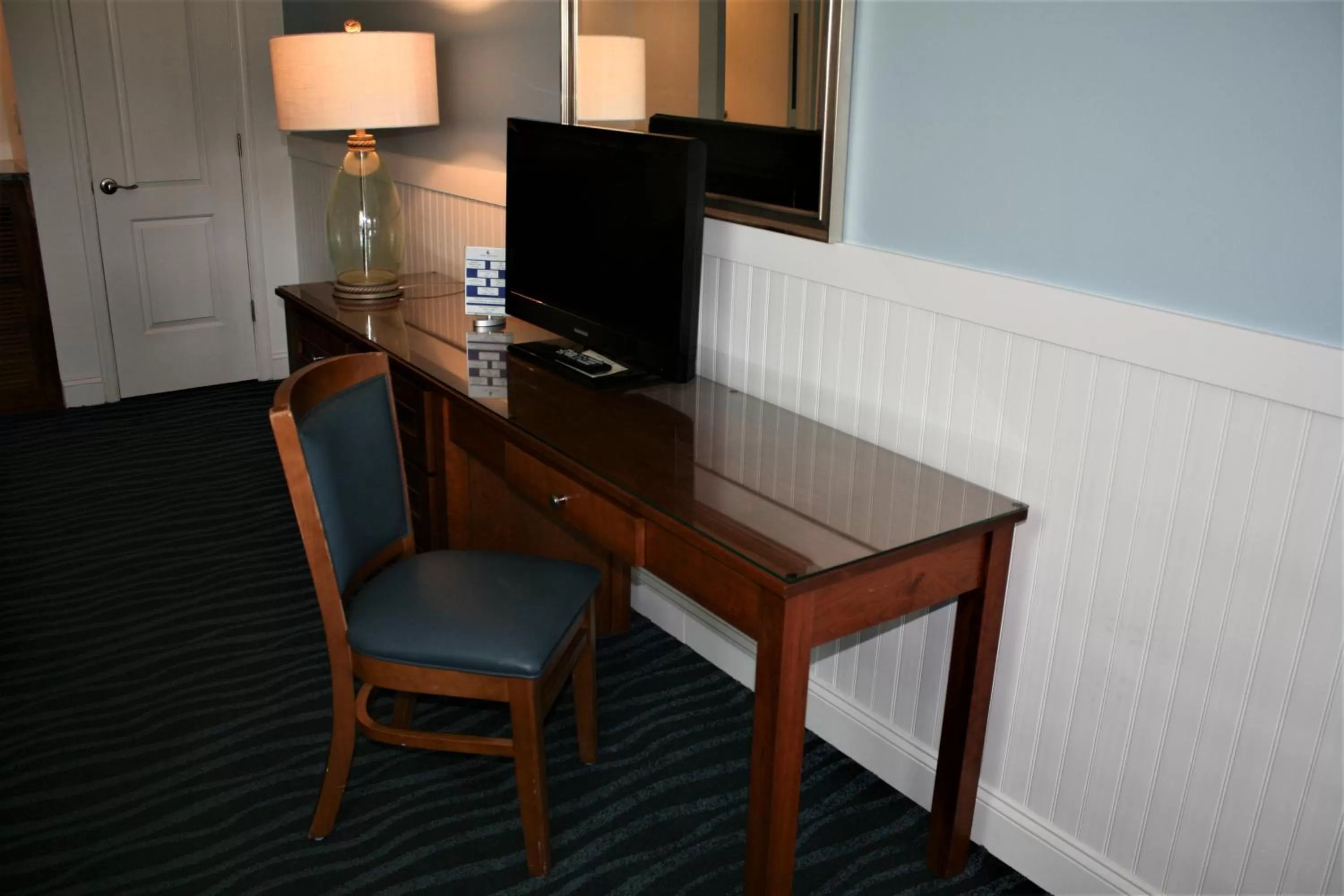 TV and multimedia in Avenue Inn & Spa